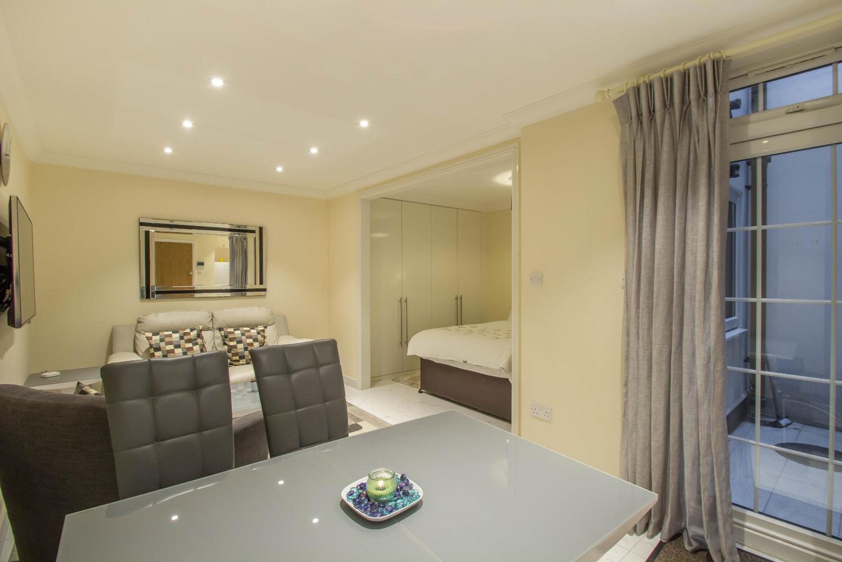 Lower Ground Floor 1 Bedroom photo 1