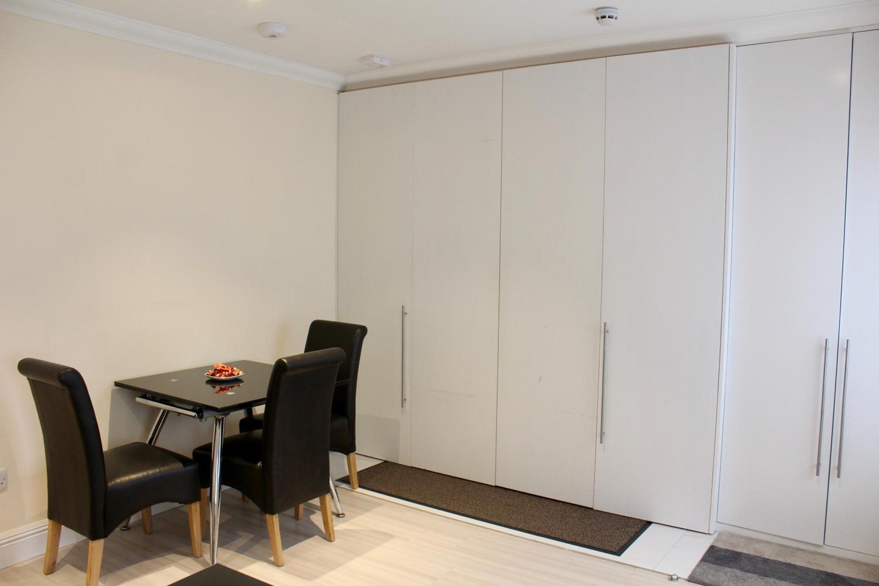 3rd Floor 1 Bedroom photo 2