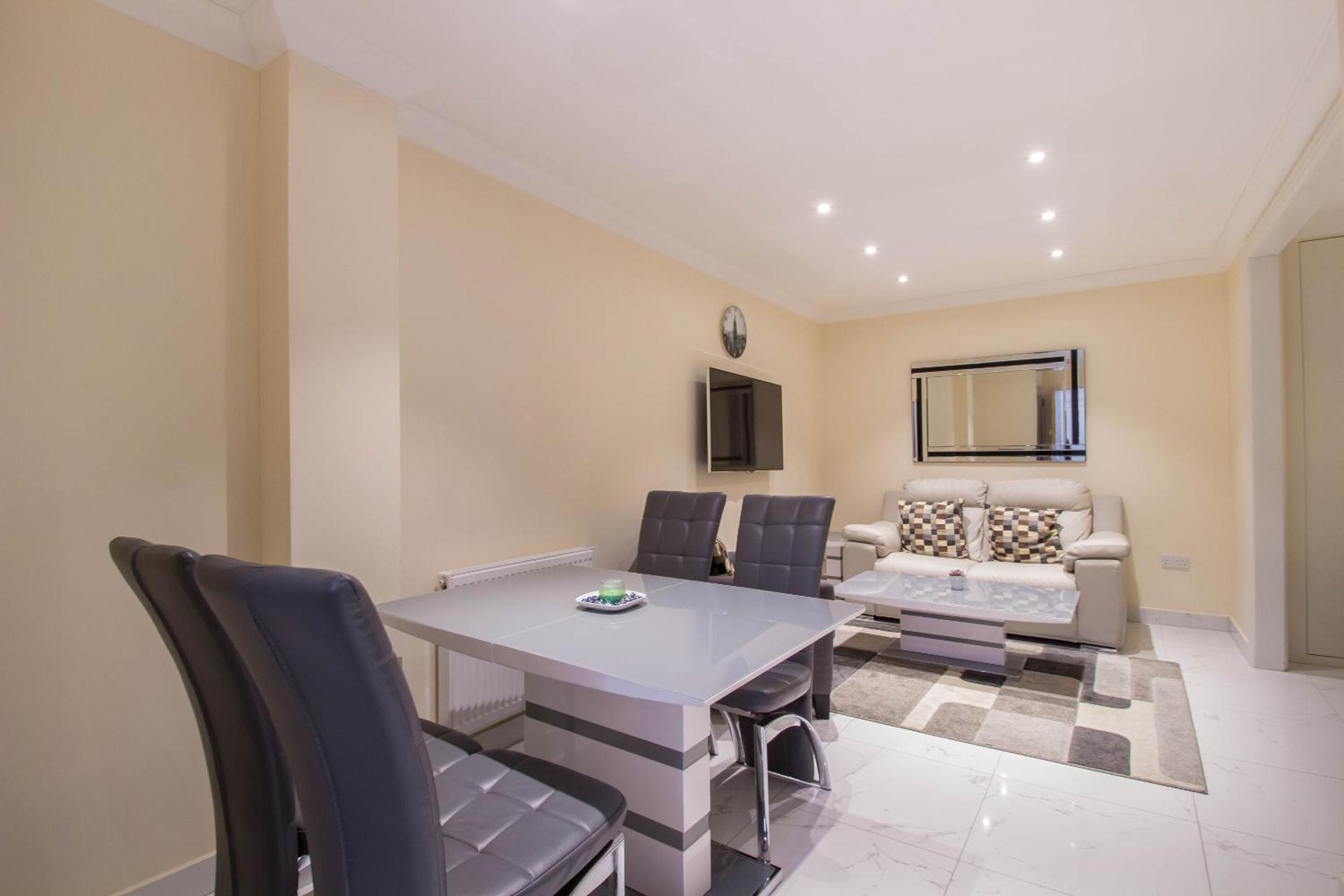 Lower Ground Floor 1 Bedroom photo 2