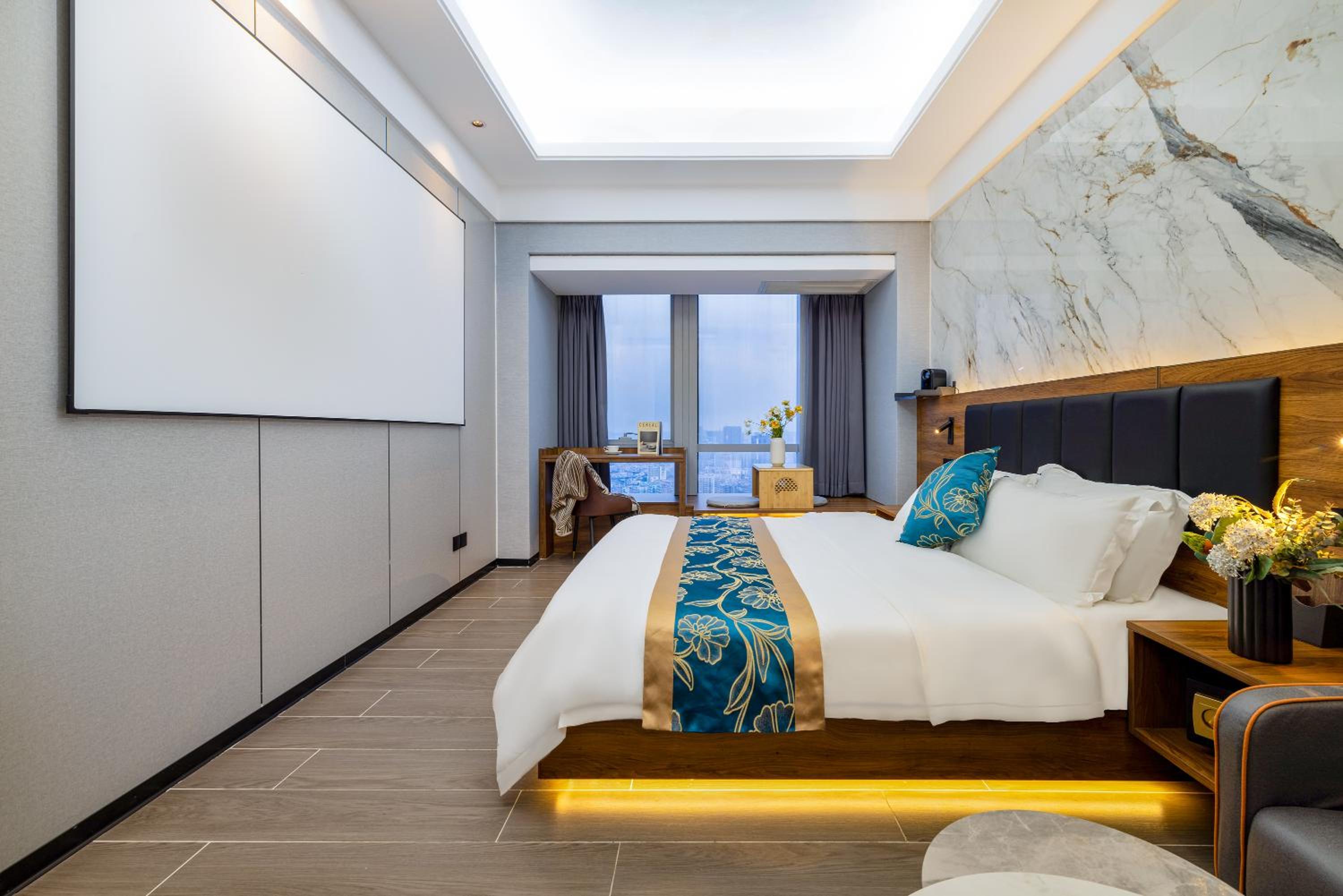 Deluxe City View King Room