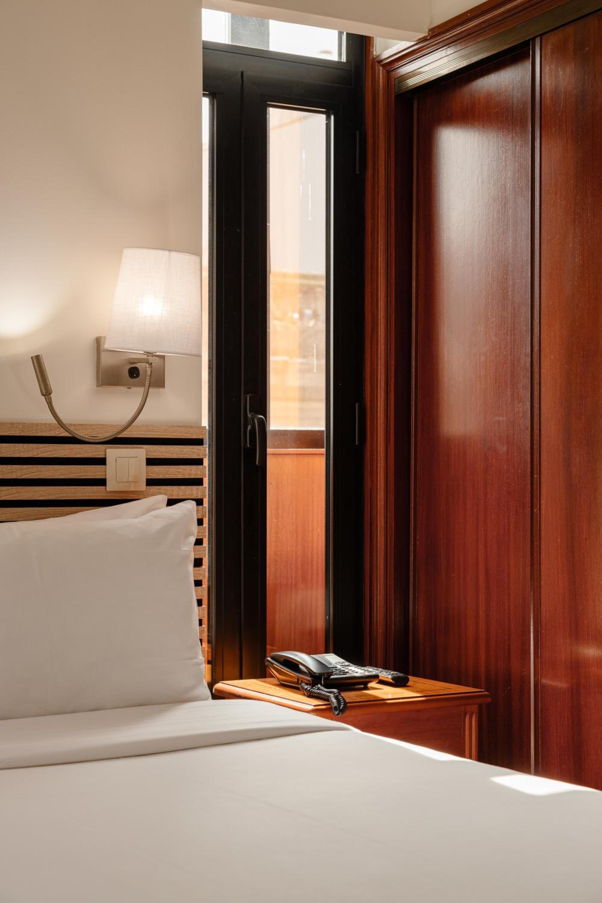 Double Room - Photo 9