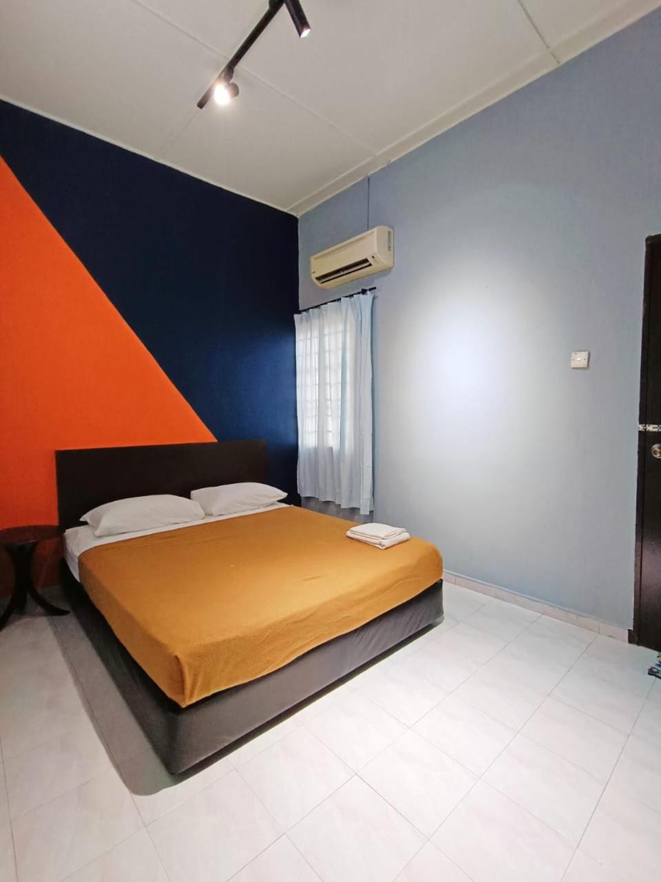 Standard Double Room with Shared Bathroom photo 2