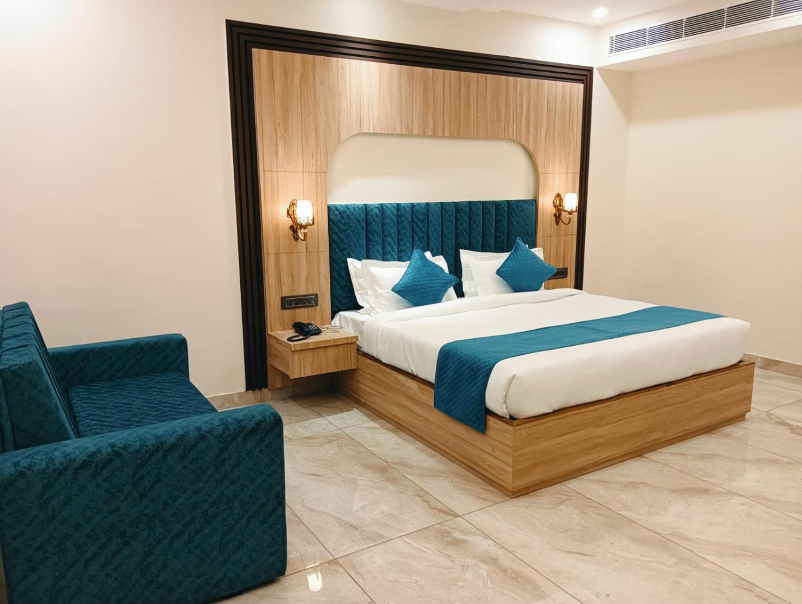 Deluxe King Room