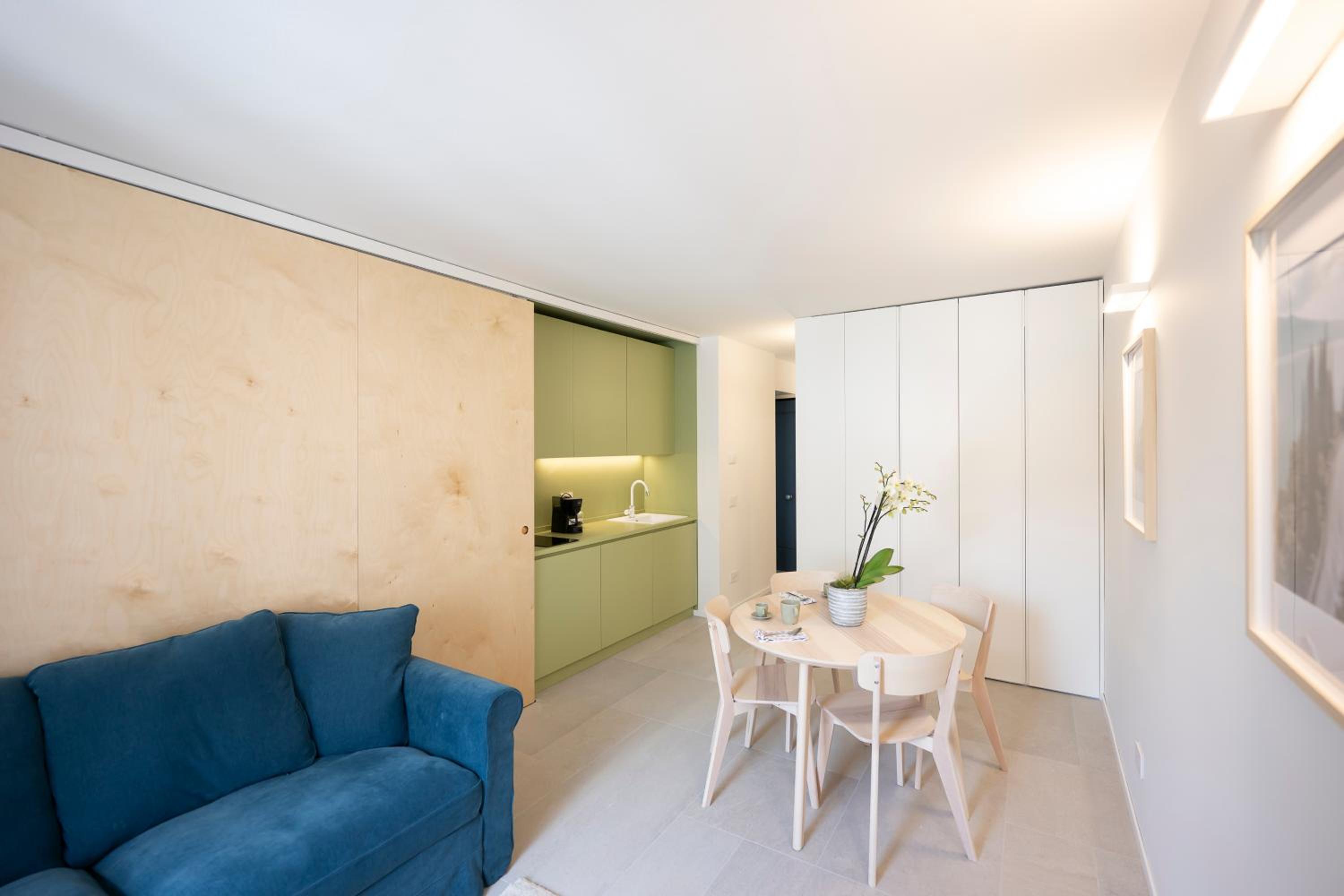 One-Bedroom Apartment with City View photo 3