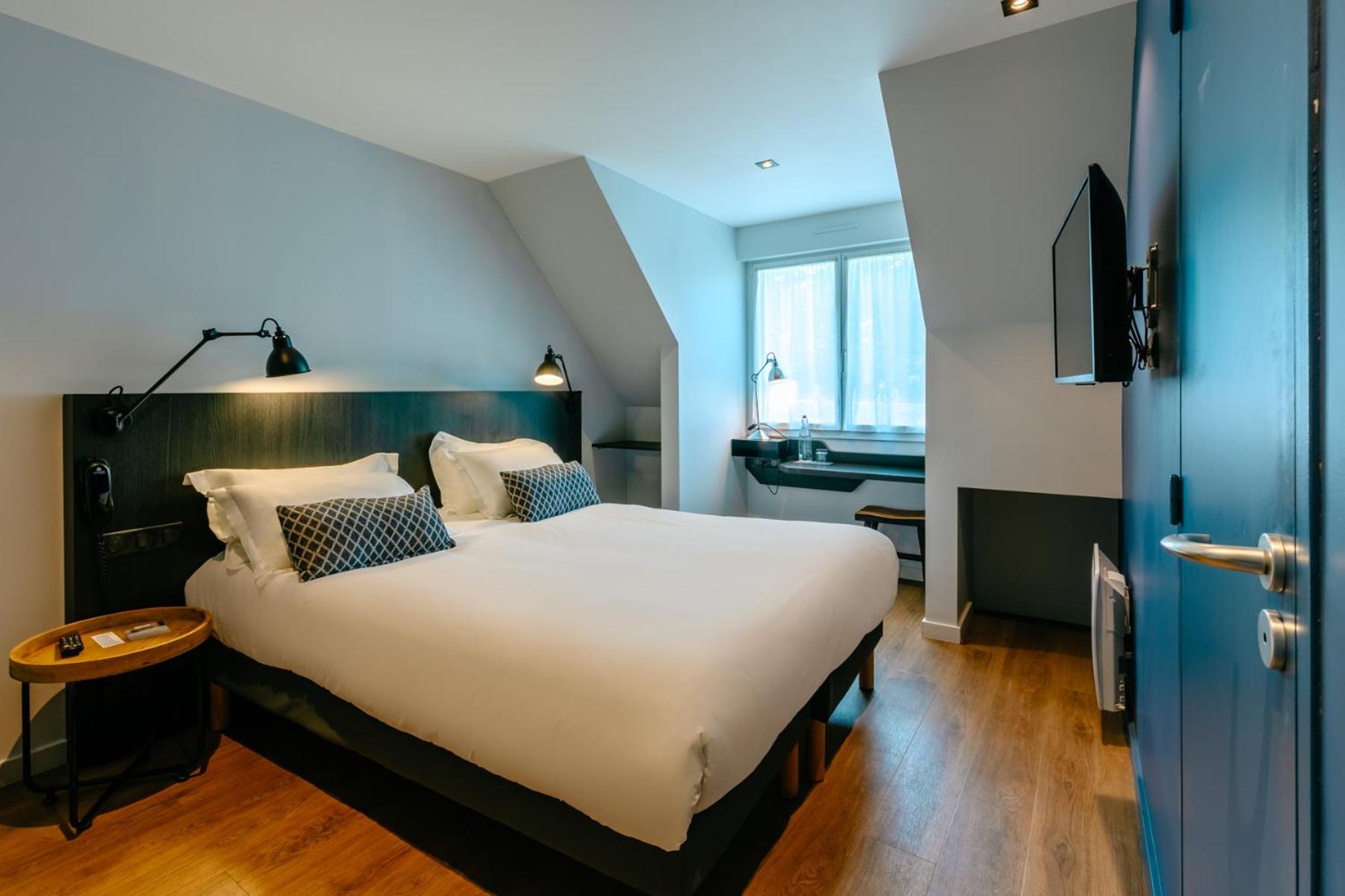 Double Room with Terrace - Garden View photo 2