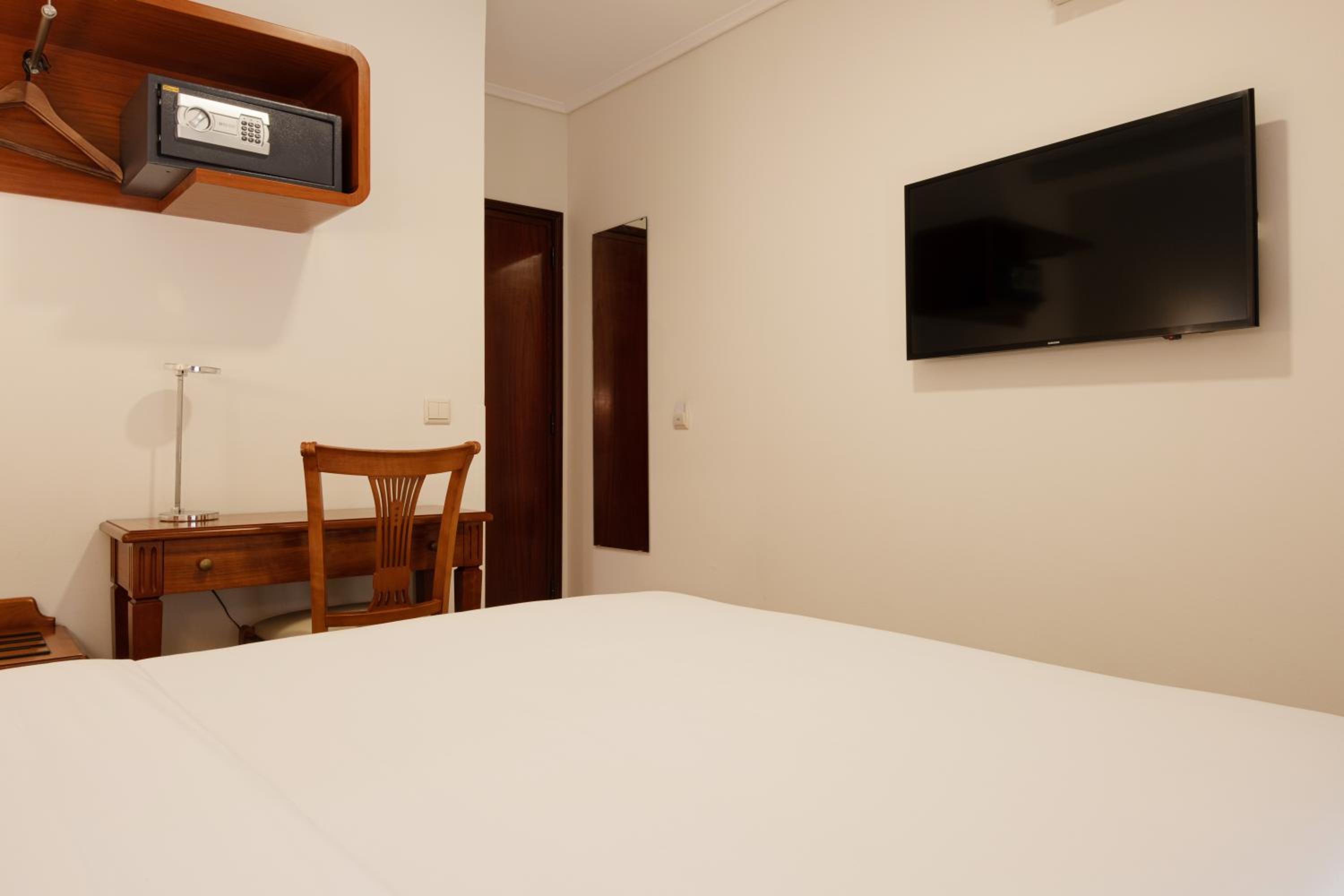 Small Double Room - Photo 4