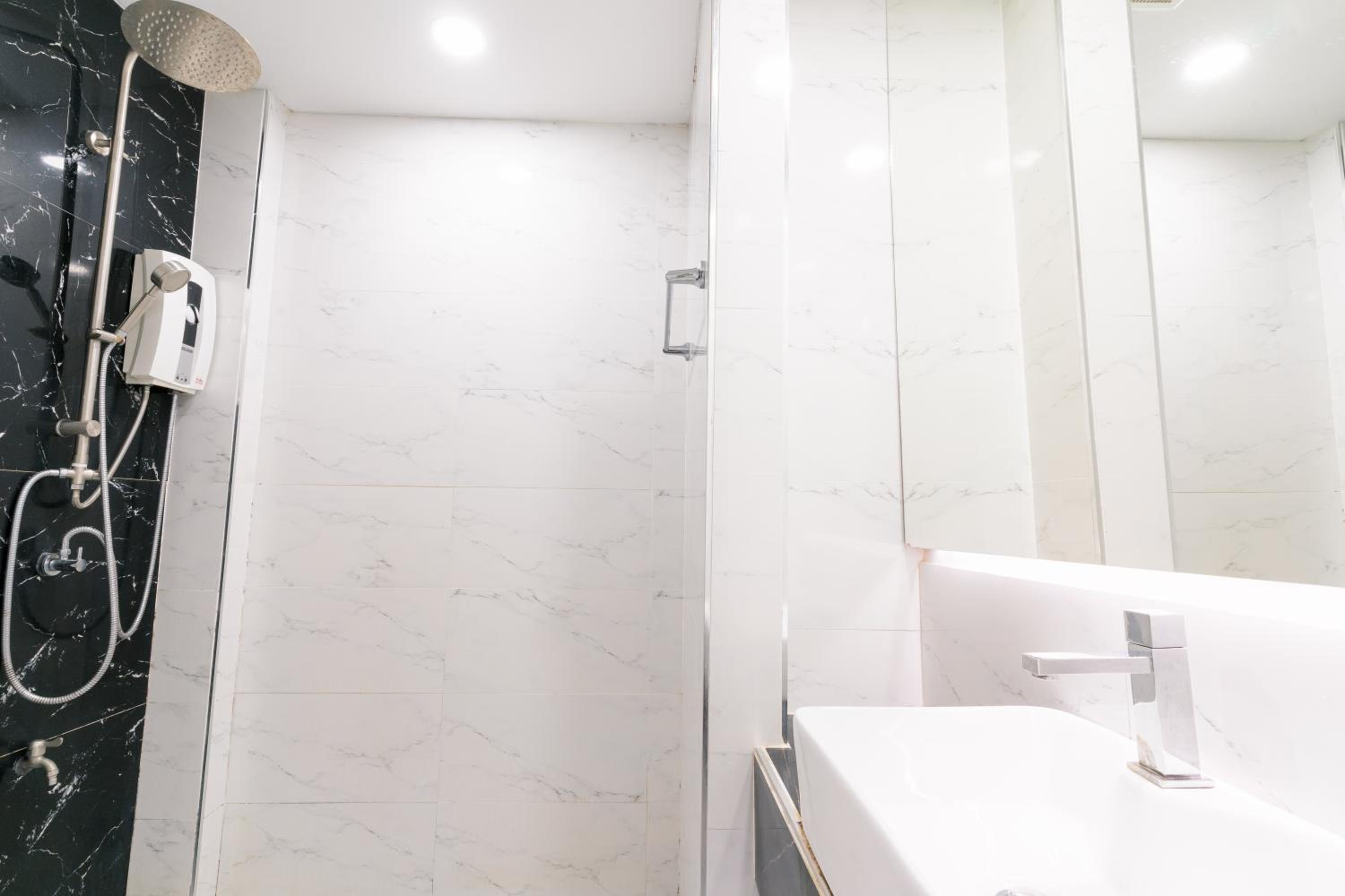 Standard Twin Room - Photo 4