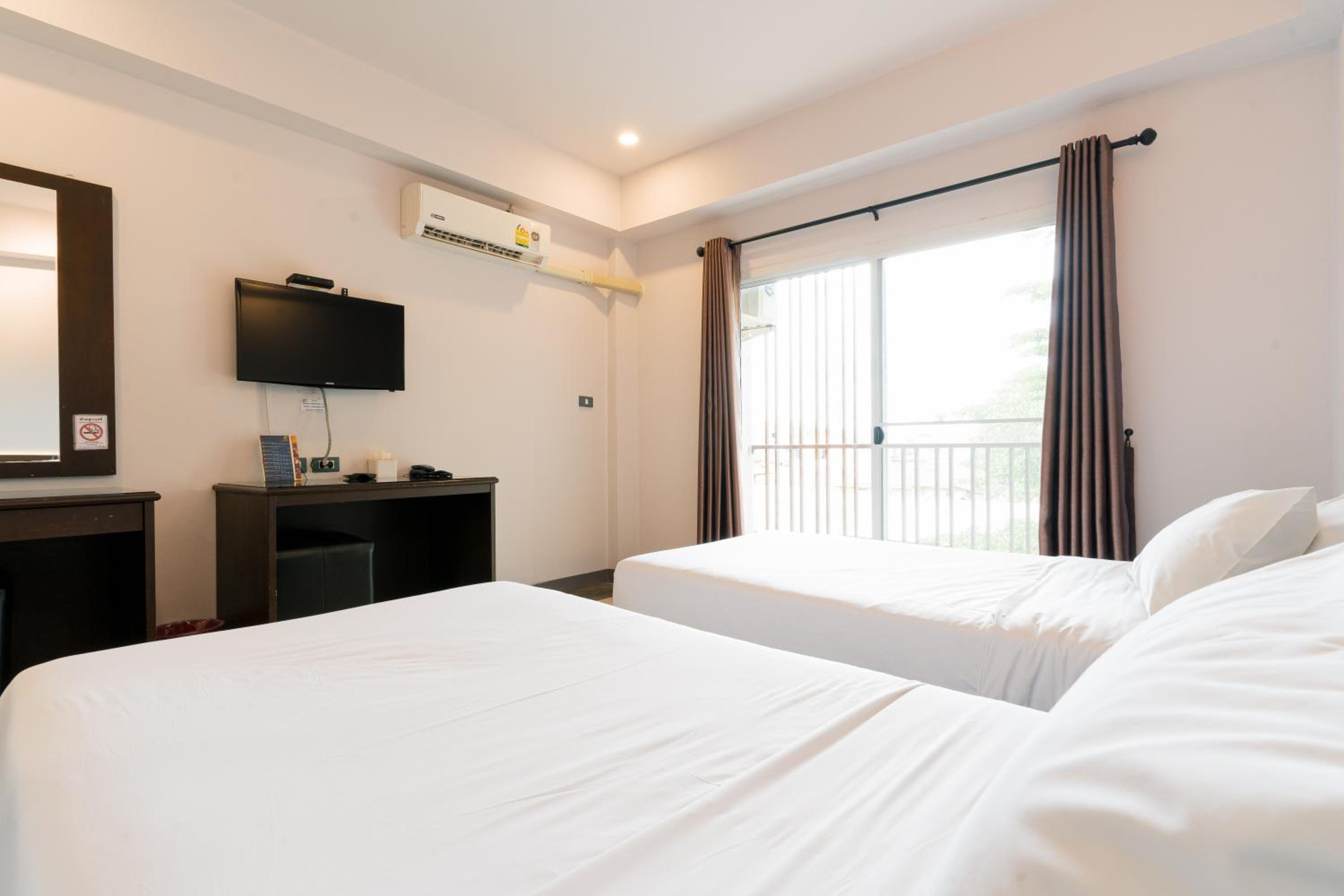 Standard Twin Room - Photo 3