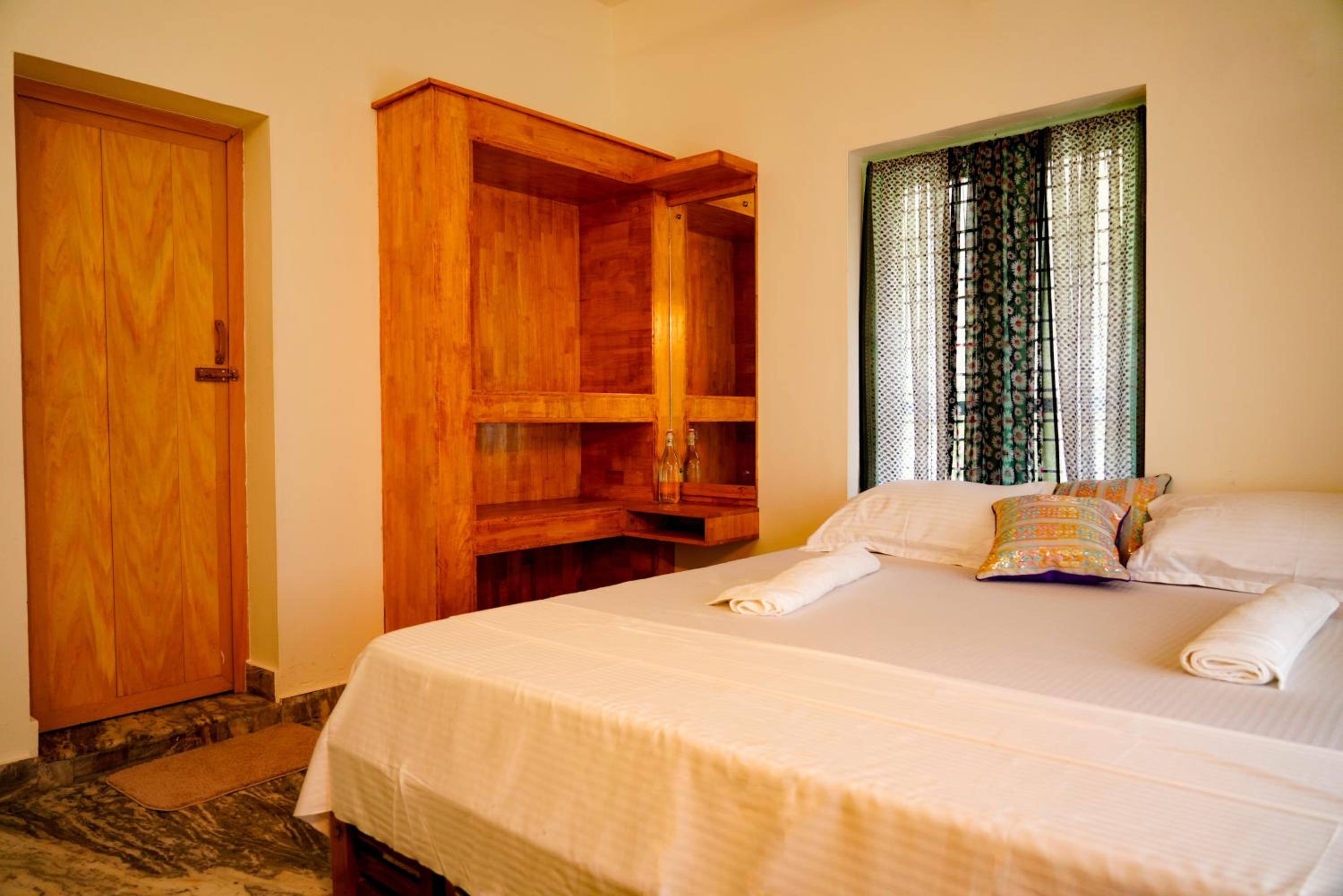 Budget Double Room photo 3