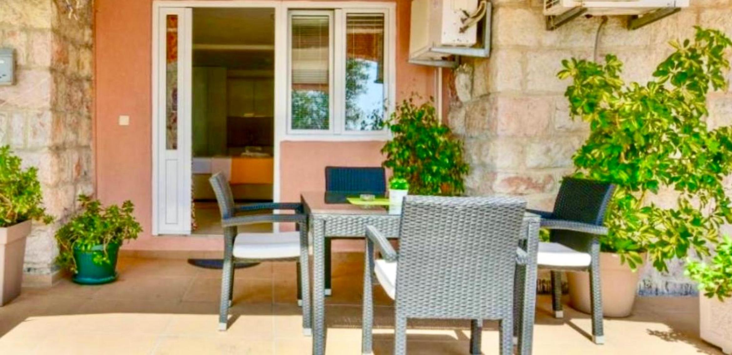 Apartment with Terrace - Photo 11