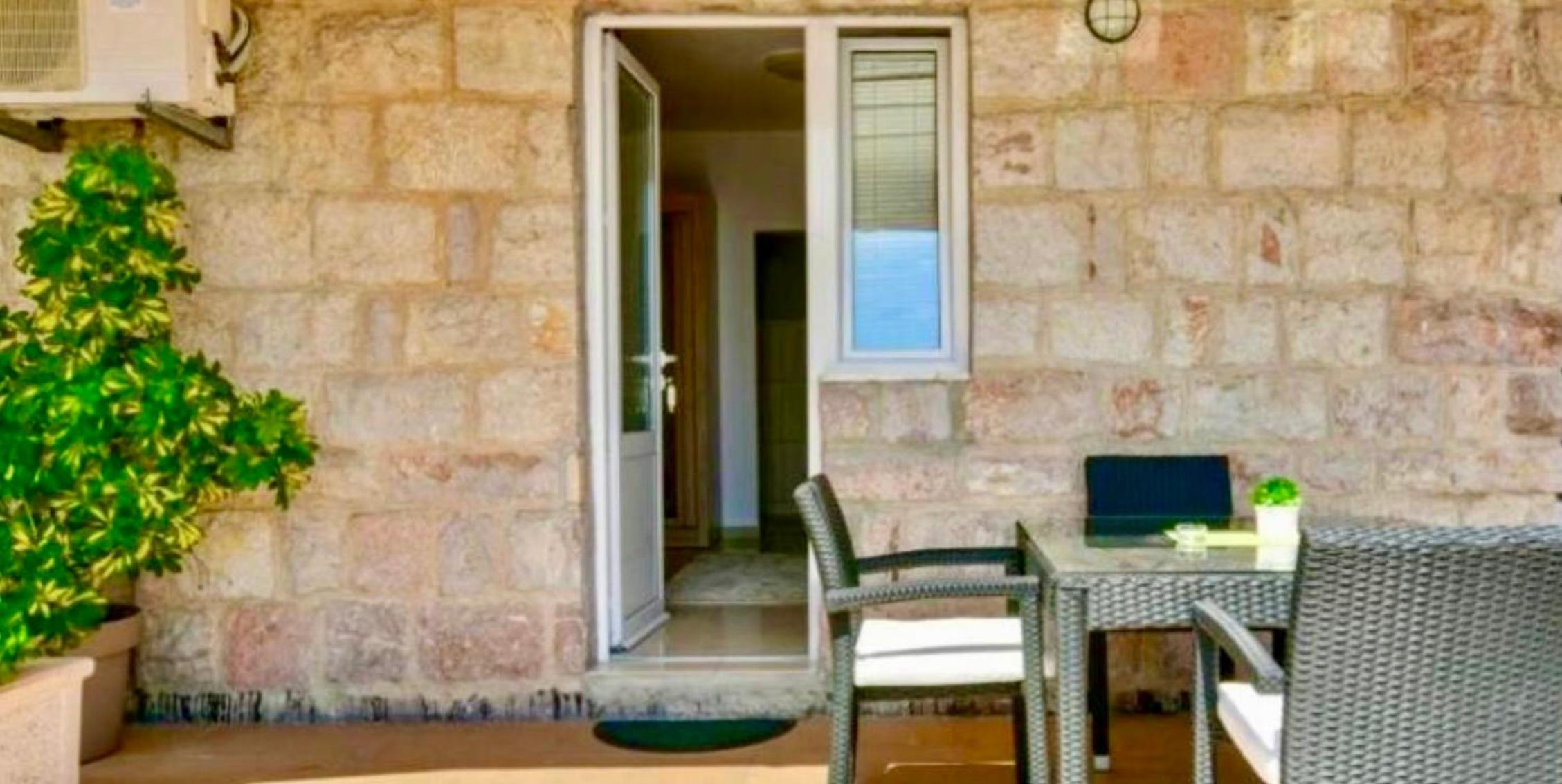 Apartment with Terrace - Photo 6
