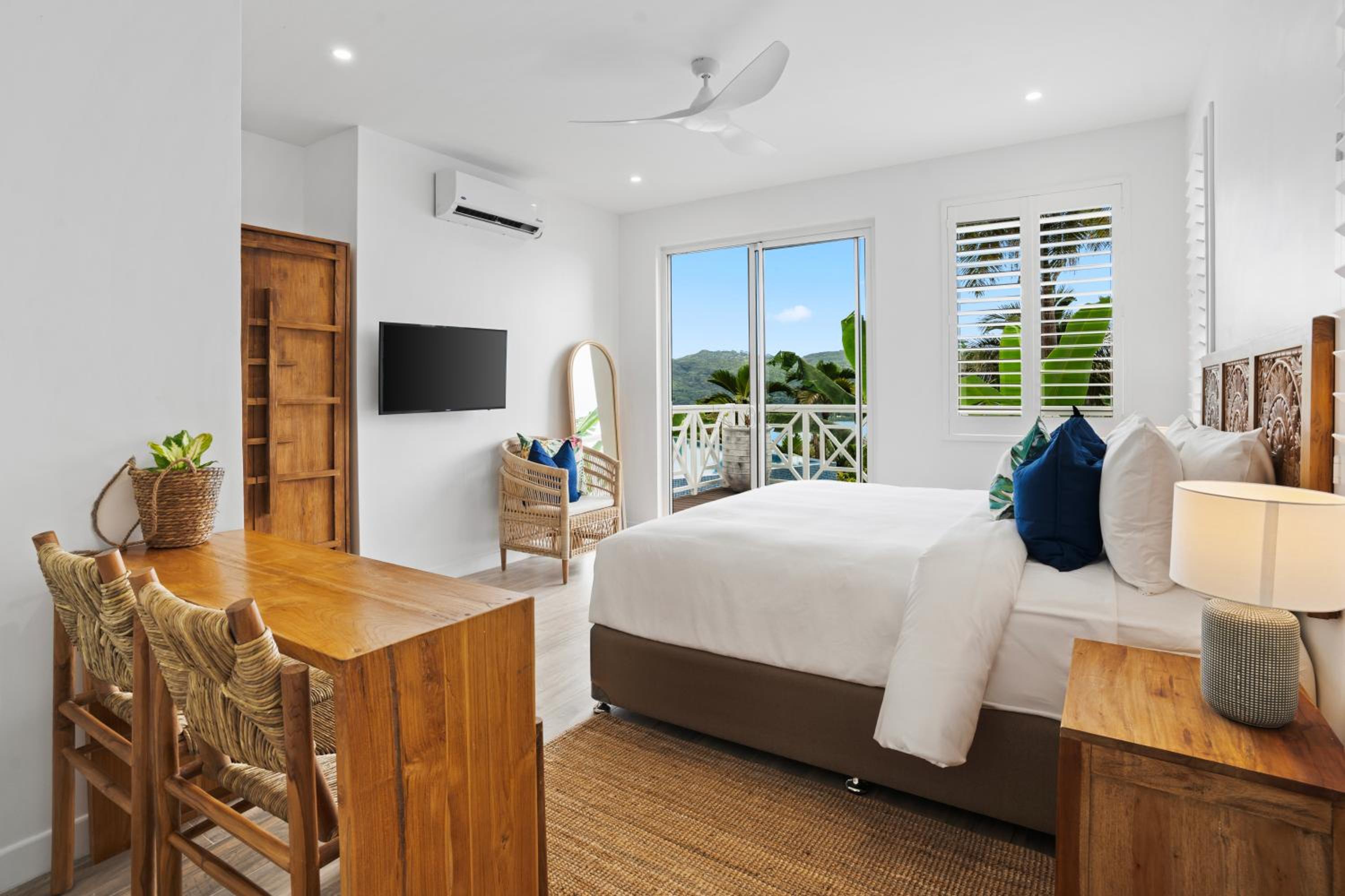 King Room with Pool View photo 3