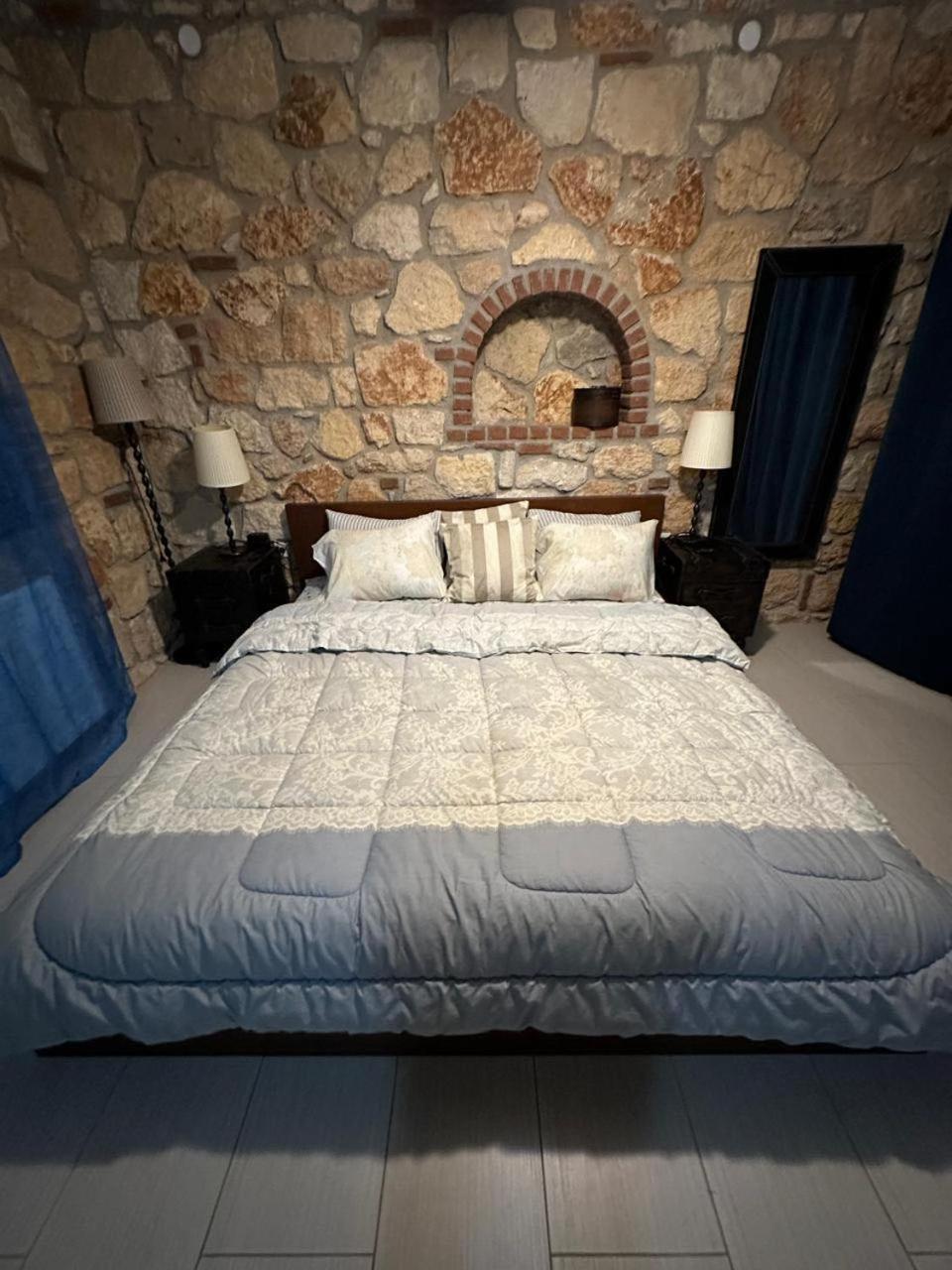 One-Bedroom House photo 1