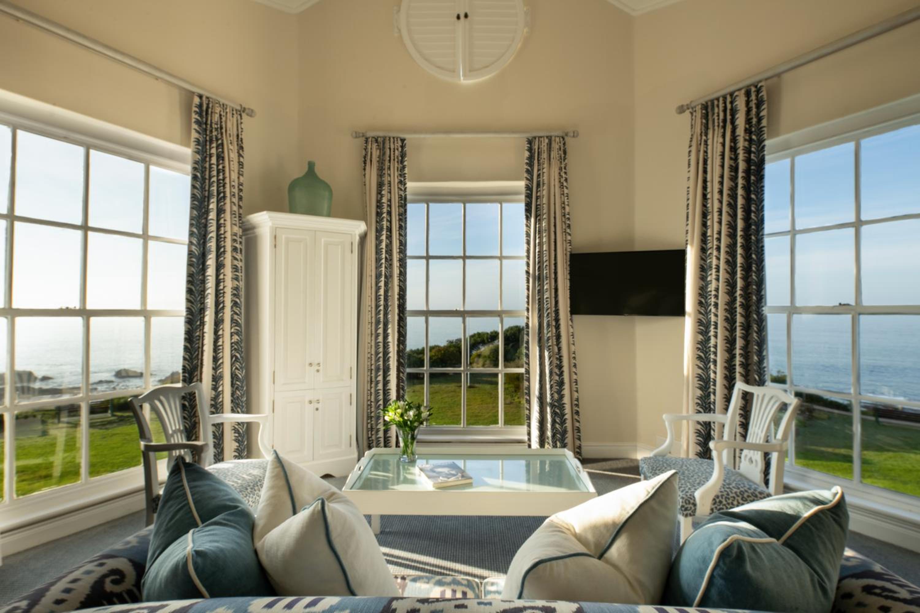 Premier Suite with Sea View - Photo 11