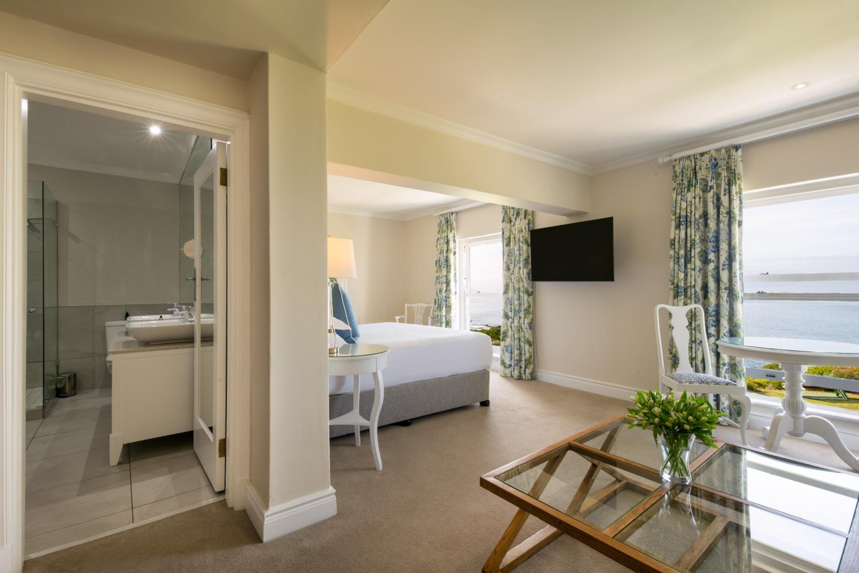 Premier Suite with Sea View - Photo 2