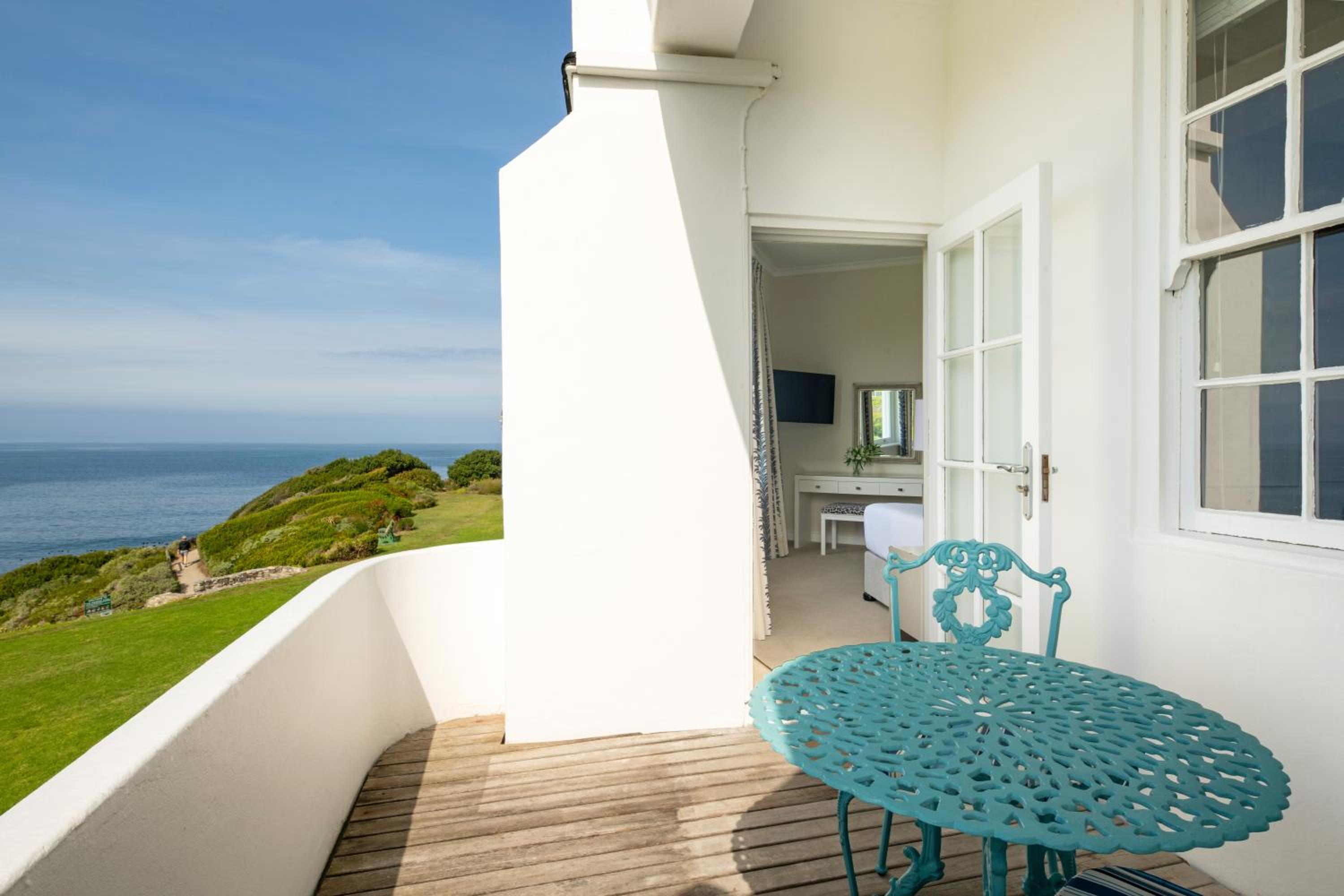 Premier Suite with Sea View - Photo 9
