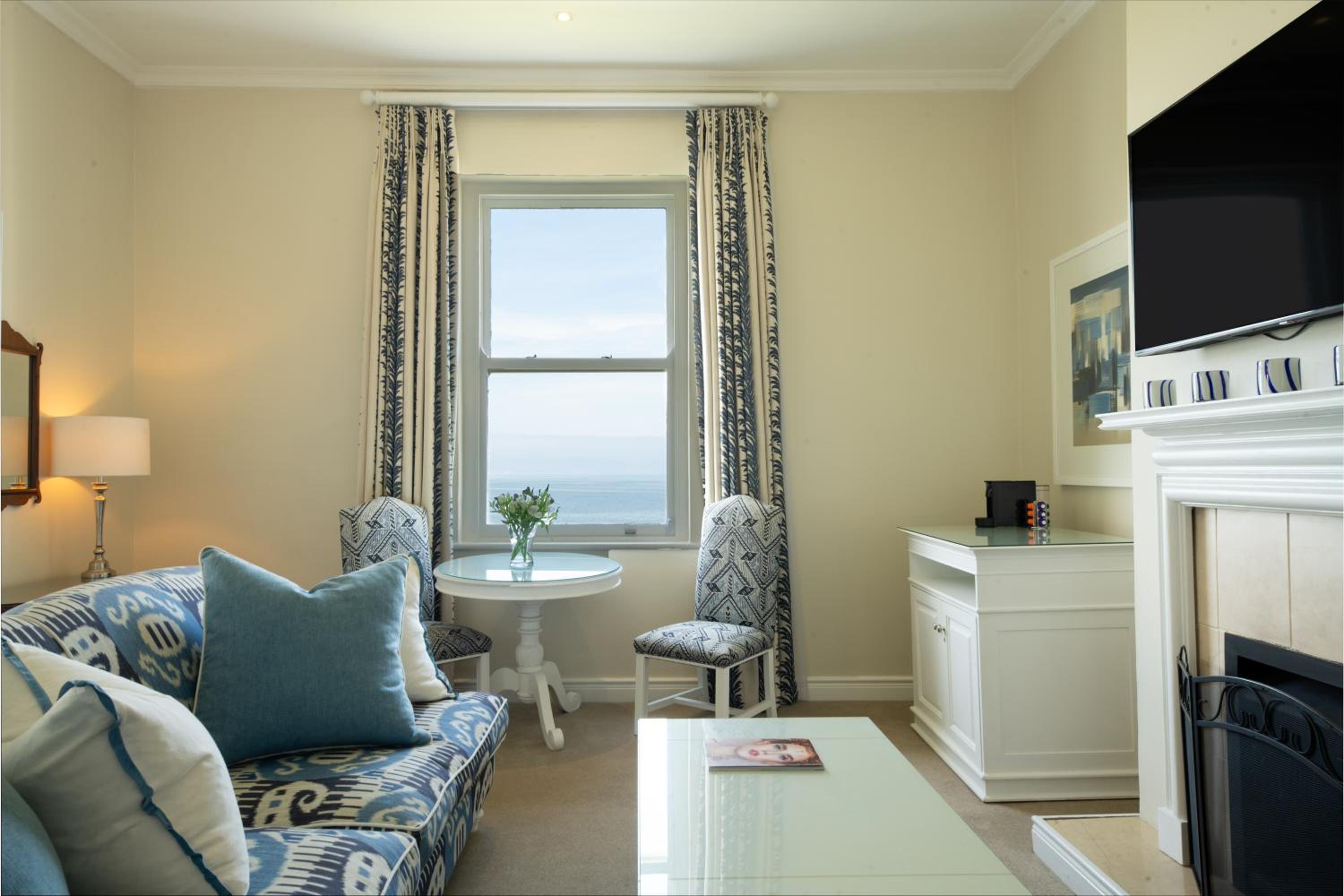 Premier Suite with Sea View - Photo 10