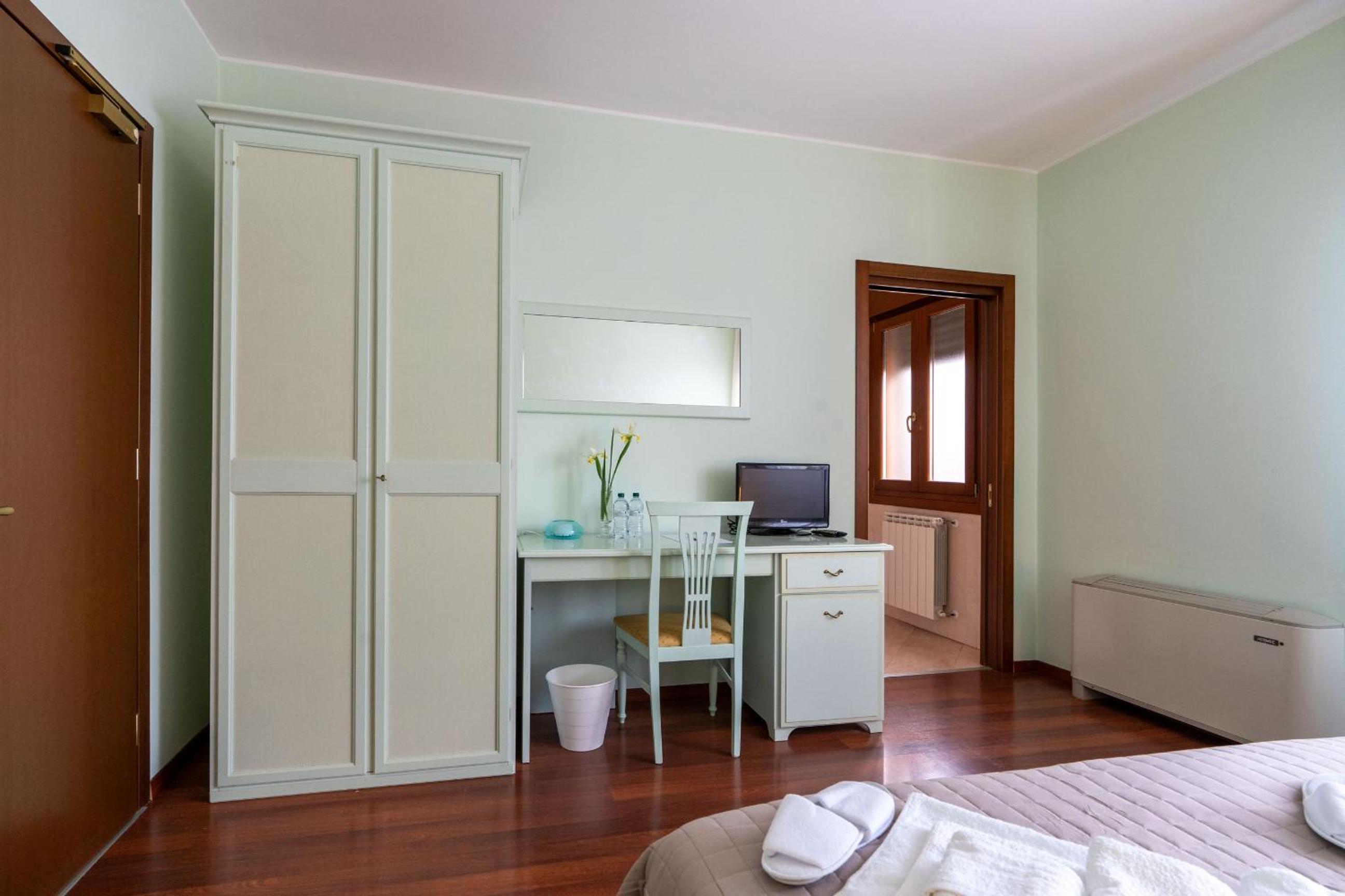 Large Double Room photo 2