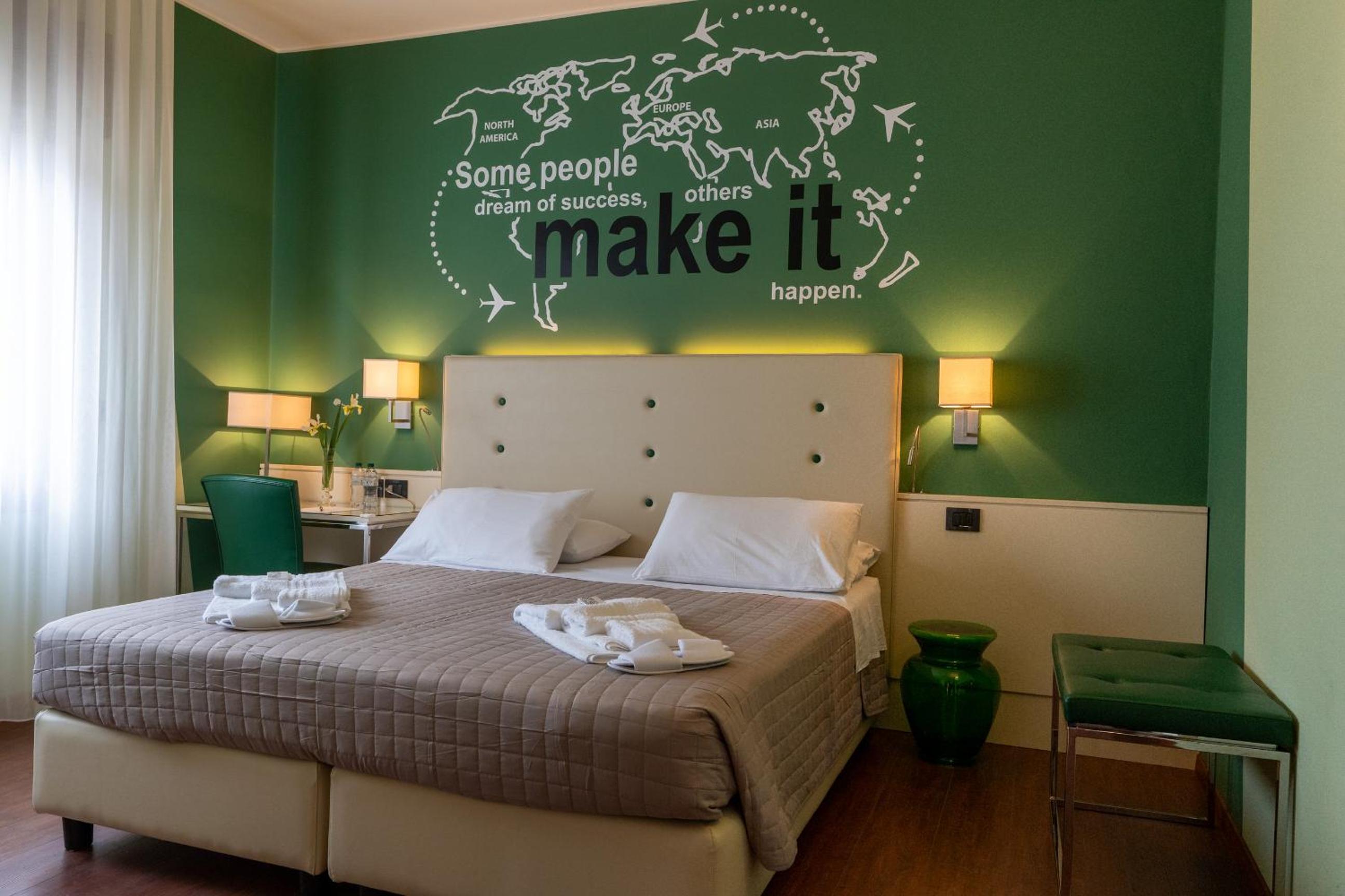 Deluxe Double Room with Shower photo 2