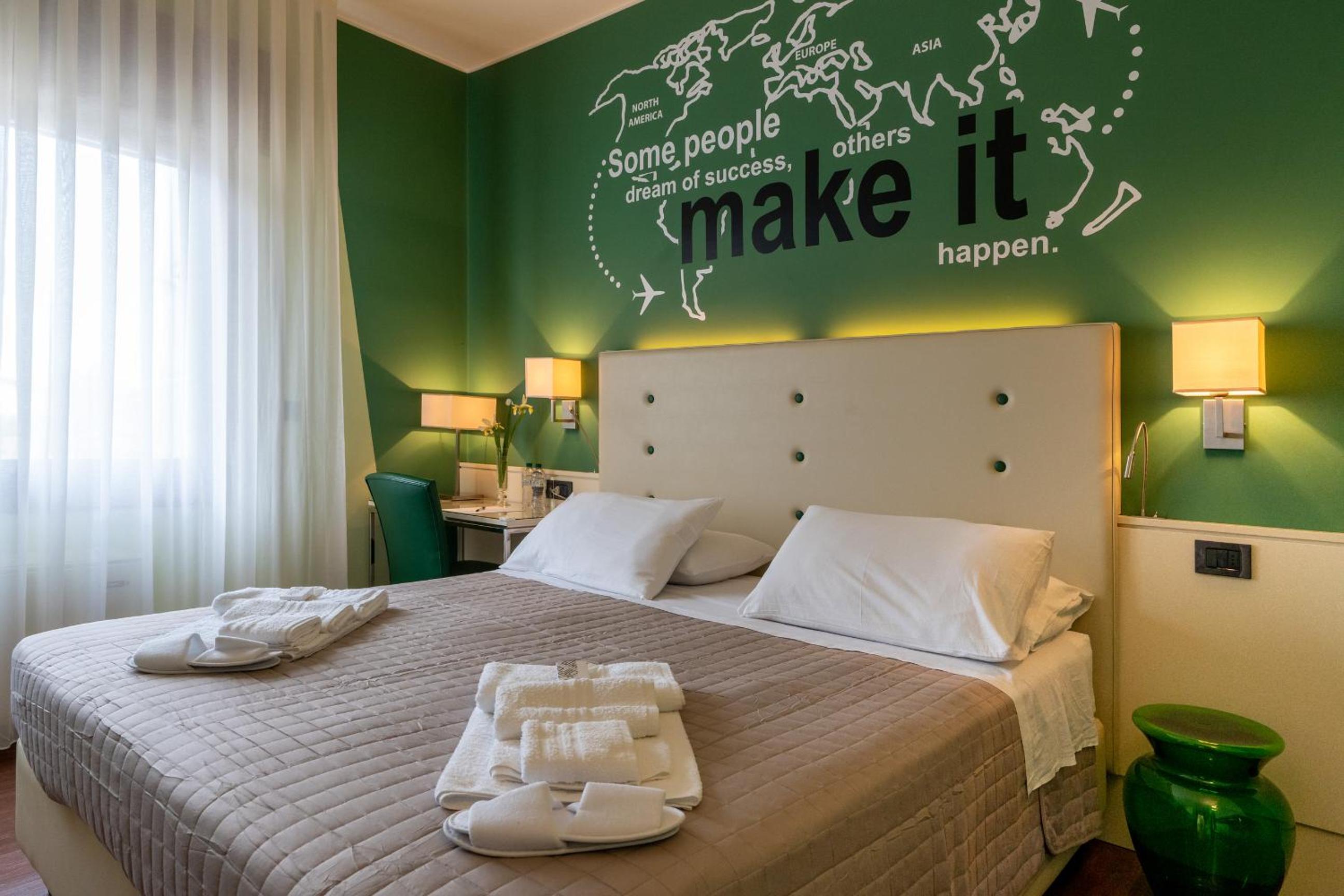 Deluxe Double Room with Shower photo 3