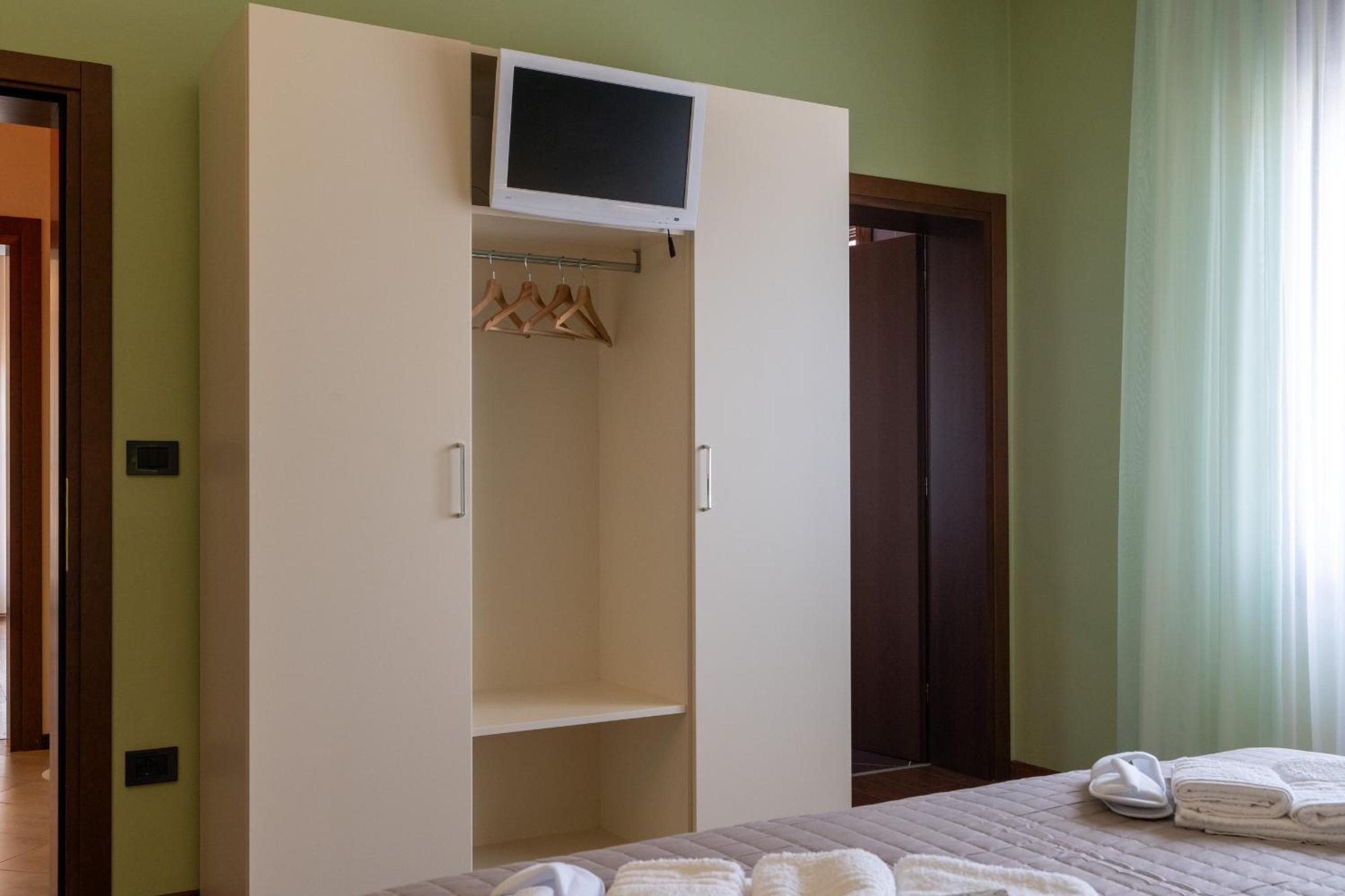 Deluxe Double Room with Shower