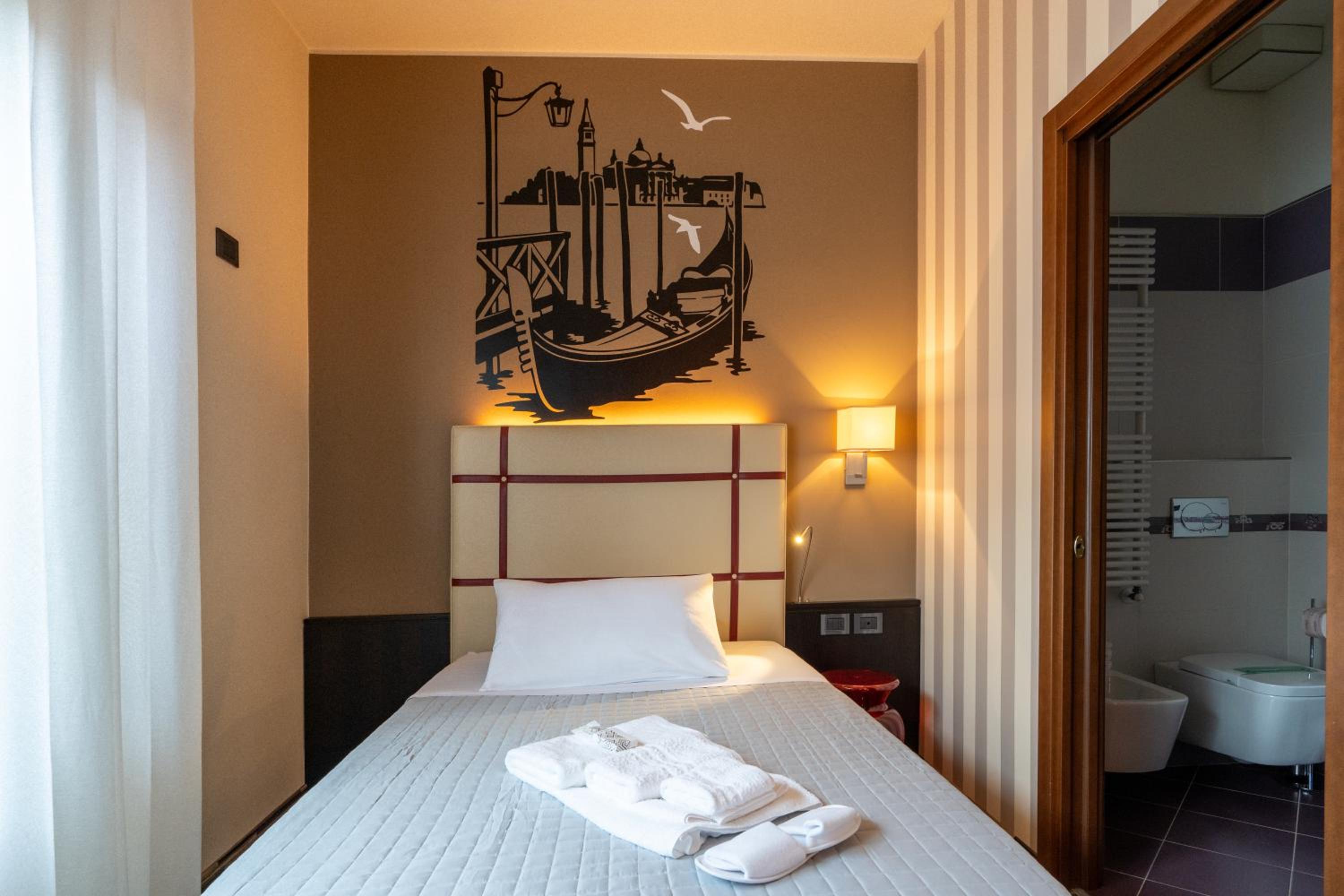 Single Room photo 3