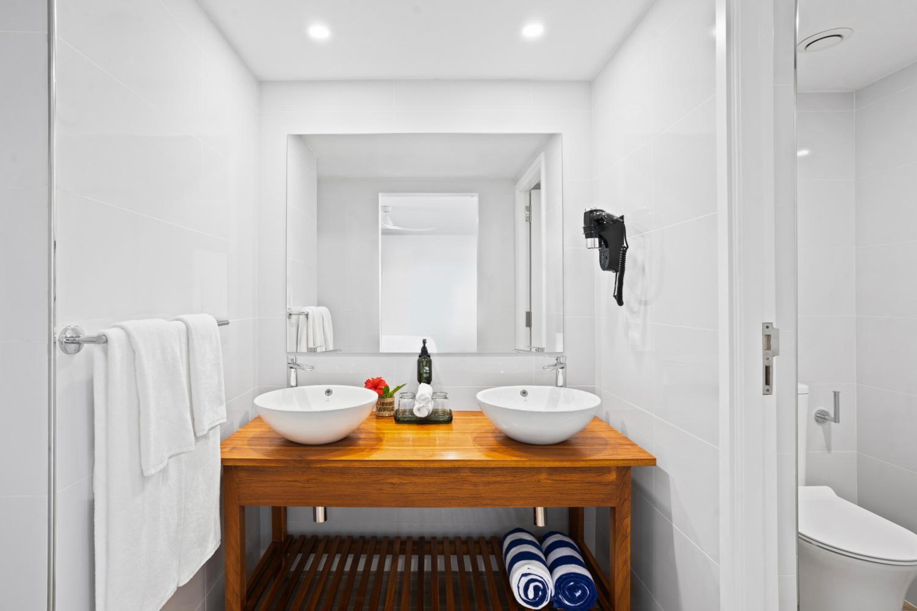 King Suite with Ocean View photo 3