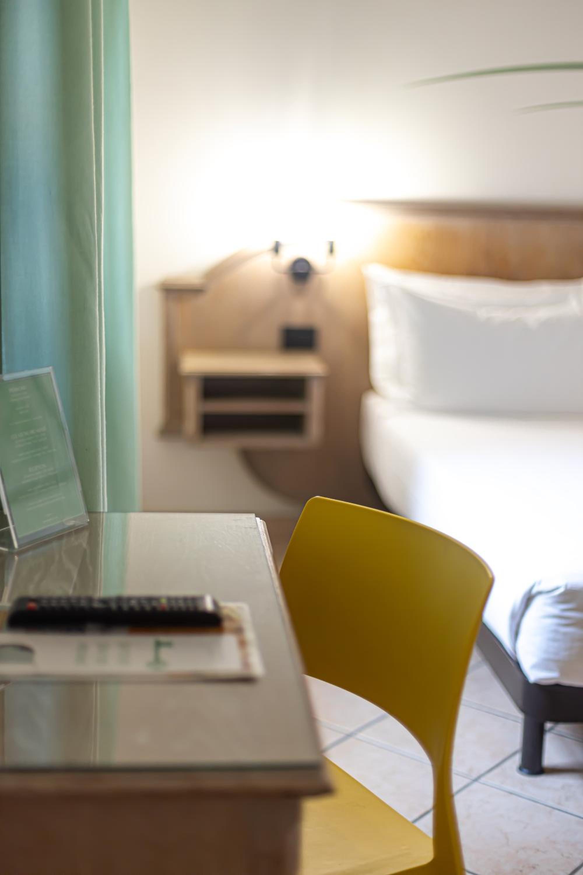 Standard Double or Twin Room - Photo 32