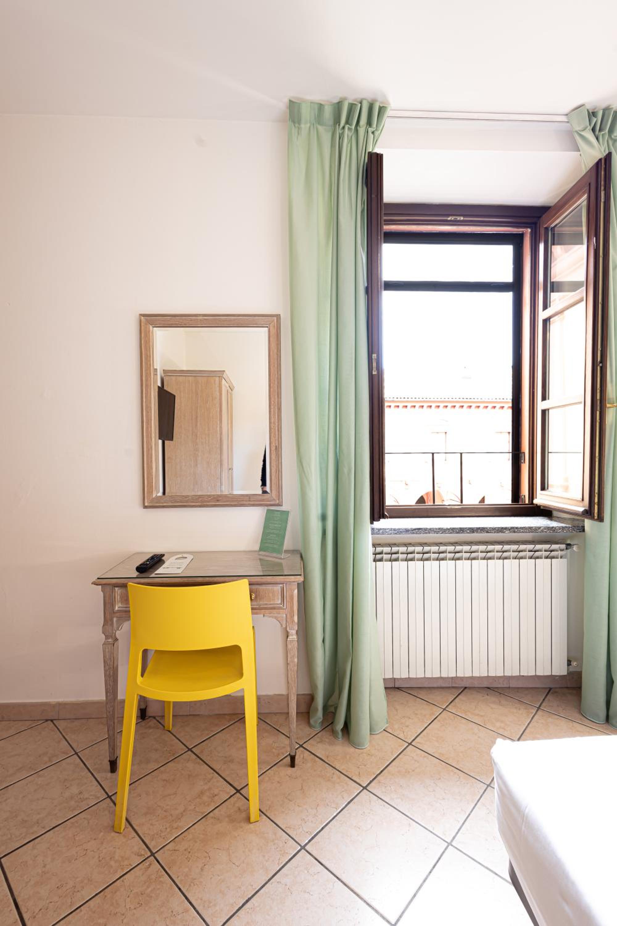 Standard Double or Twin Room - Photo 3