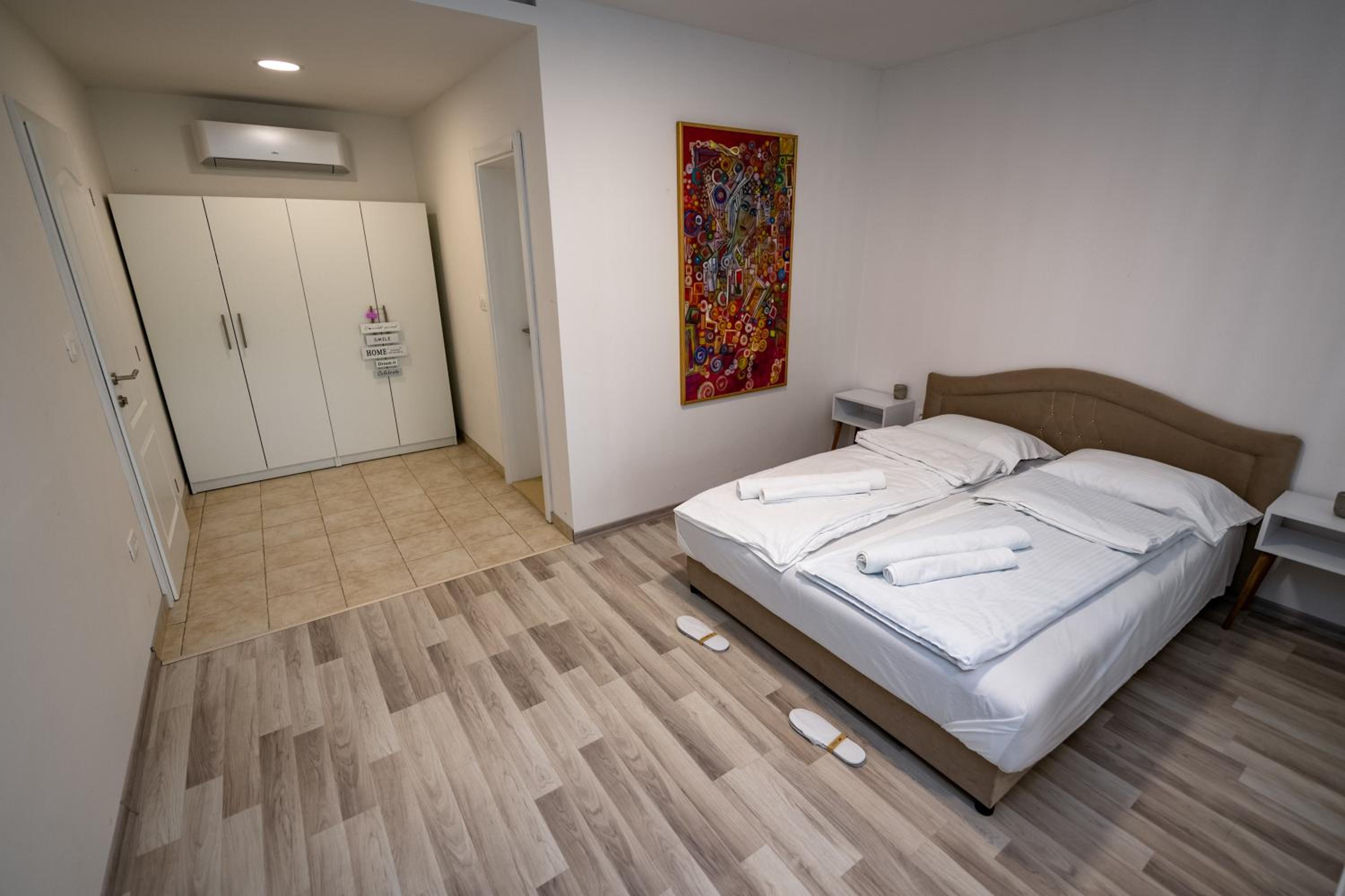One-Bedroom Apartment photo 3