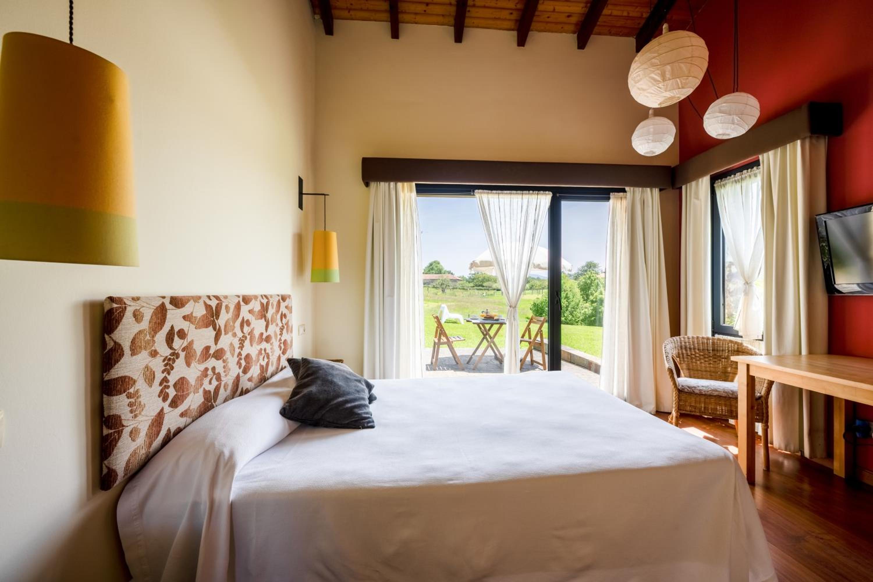 Estudio con vista al jardín