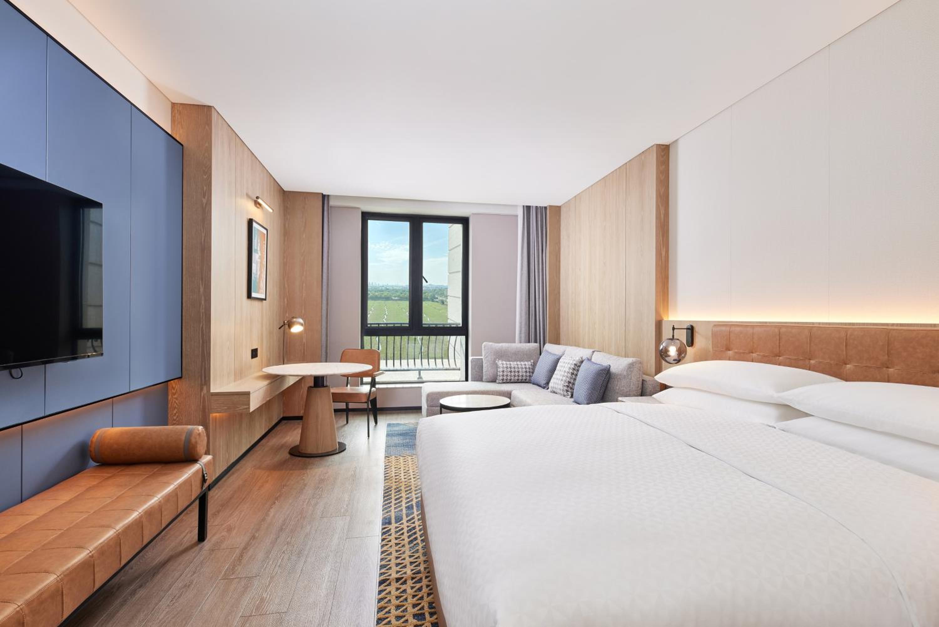 Premier King Room with Lake View photo 1