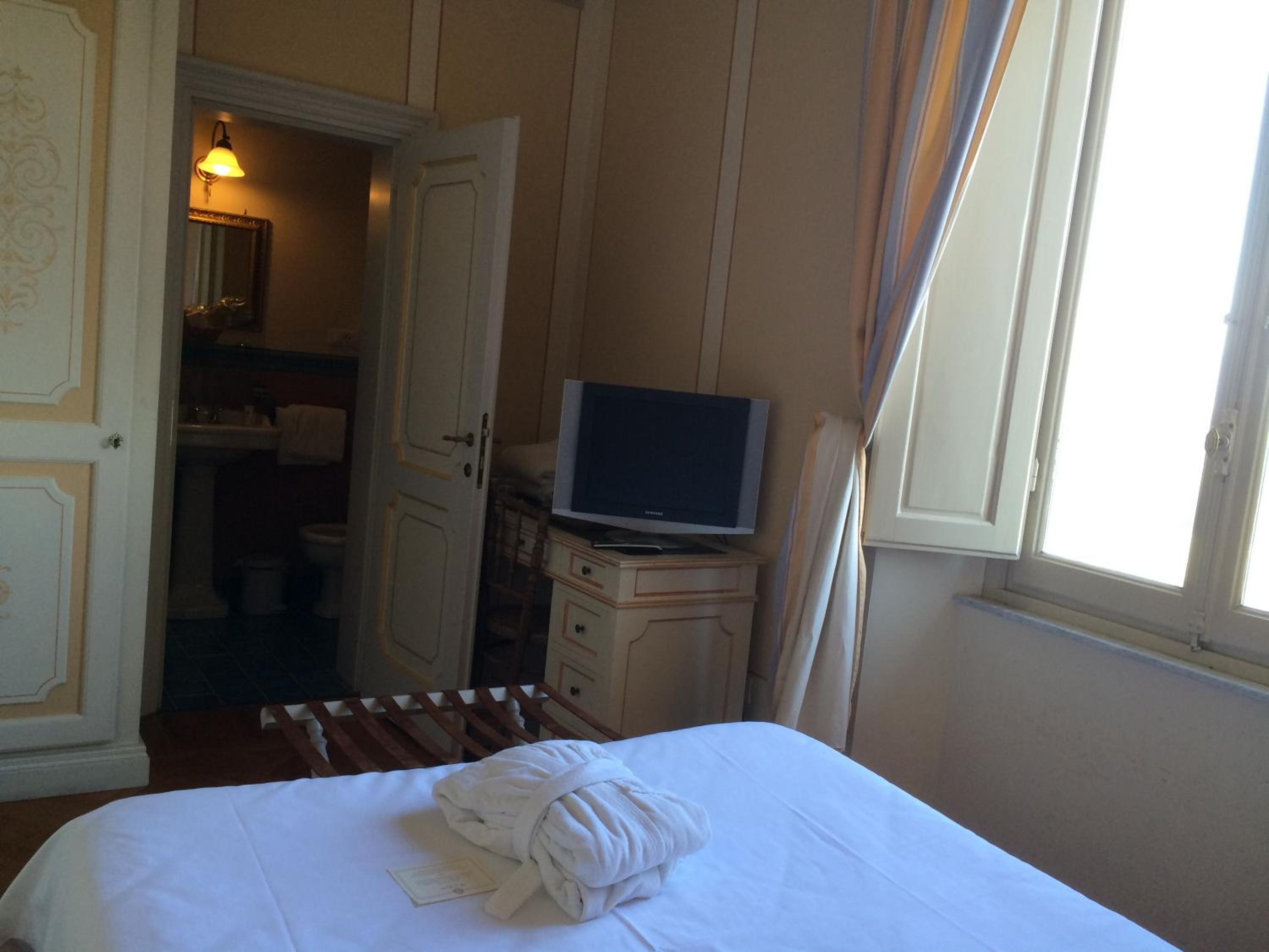 Small Double Room - Photo 4