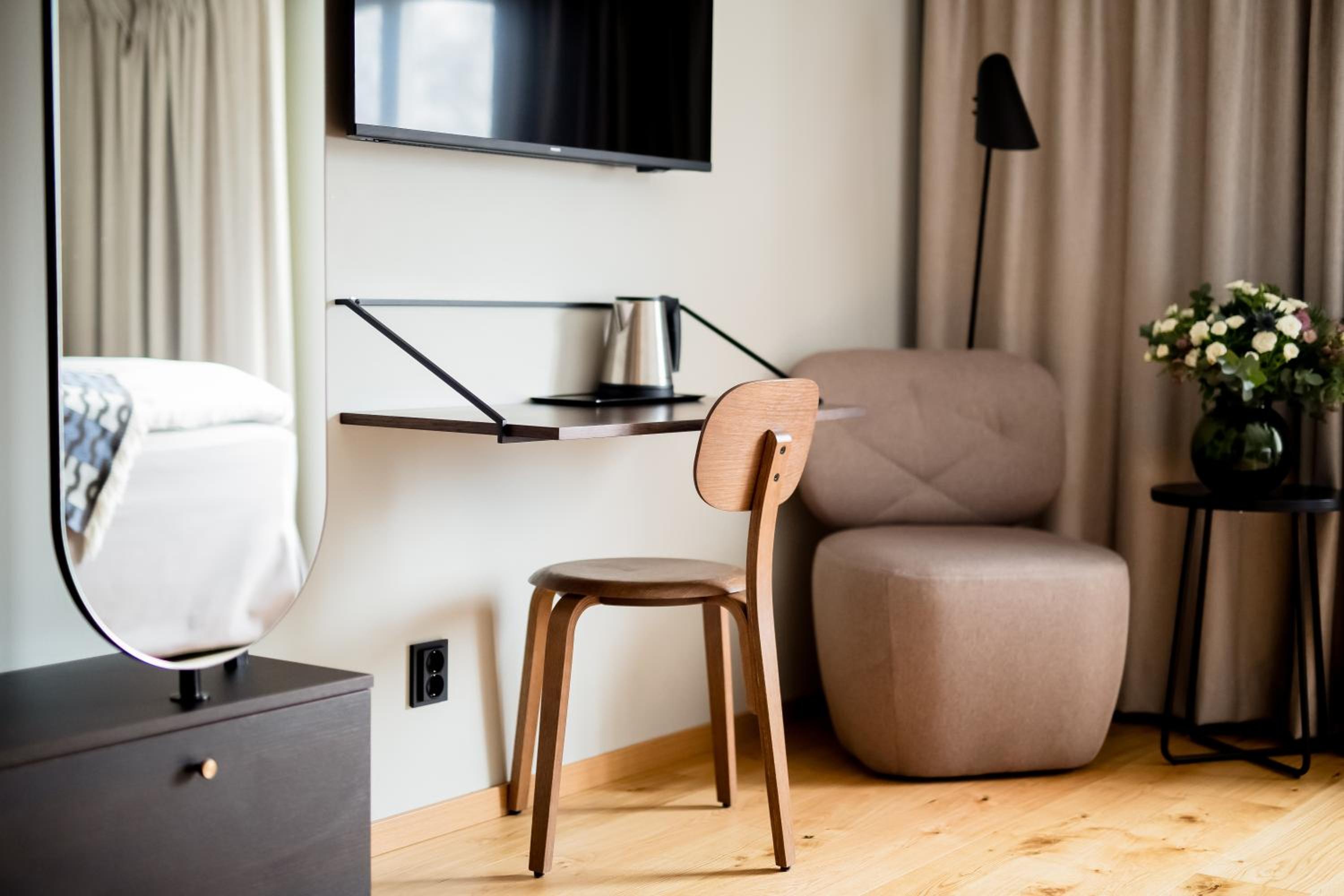Standard Double Room - Photo 12