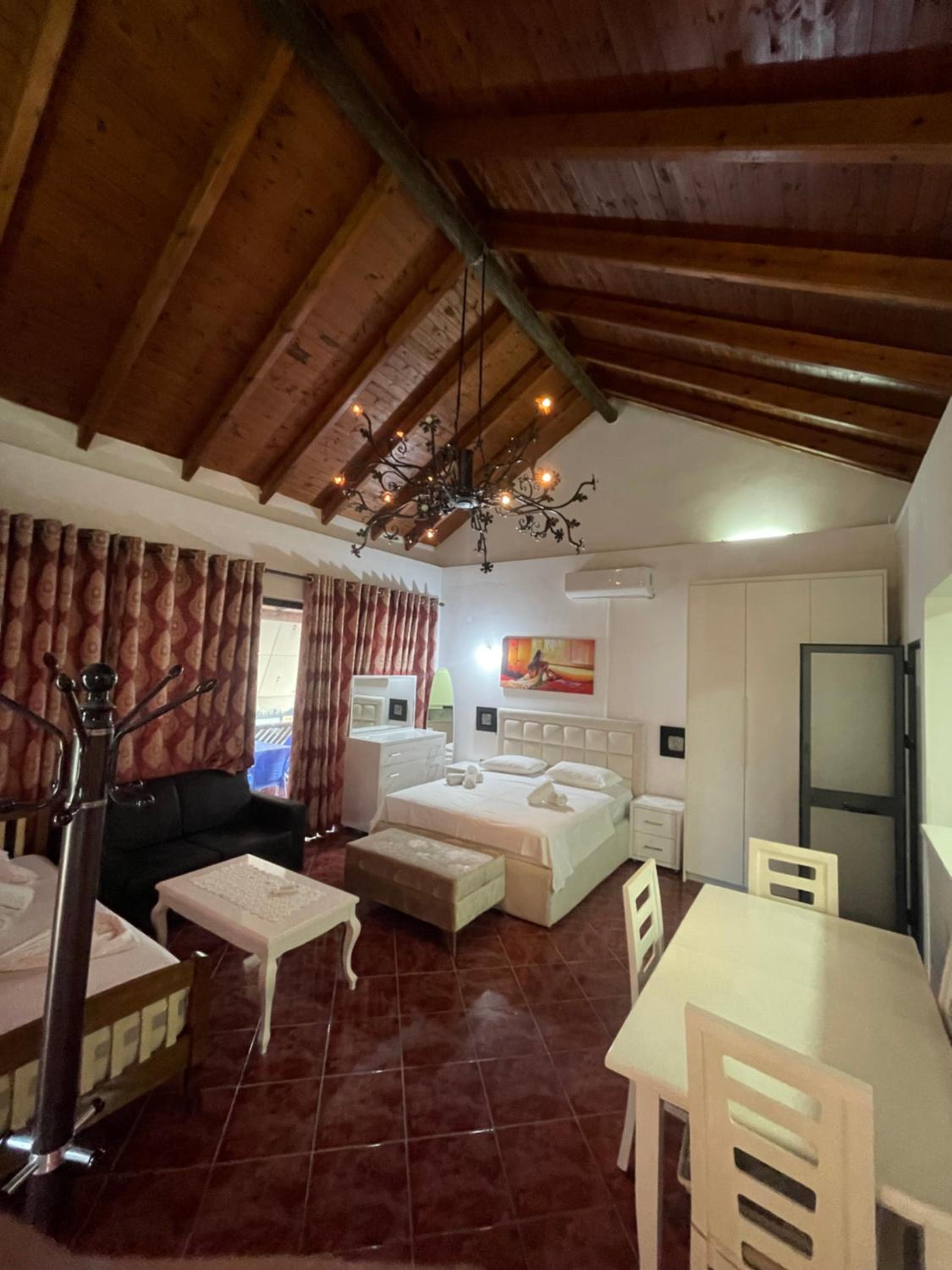 Deluxe Studio