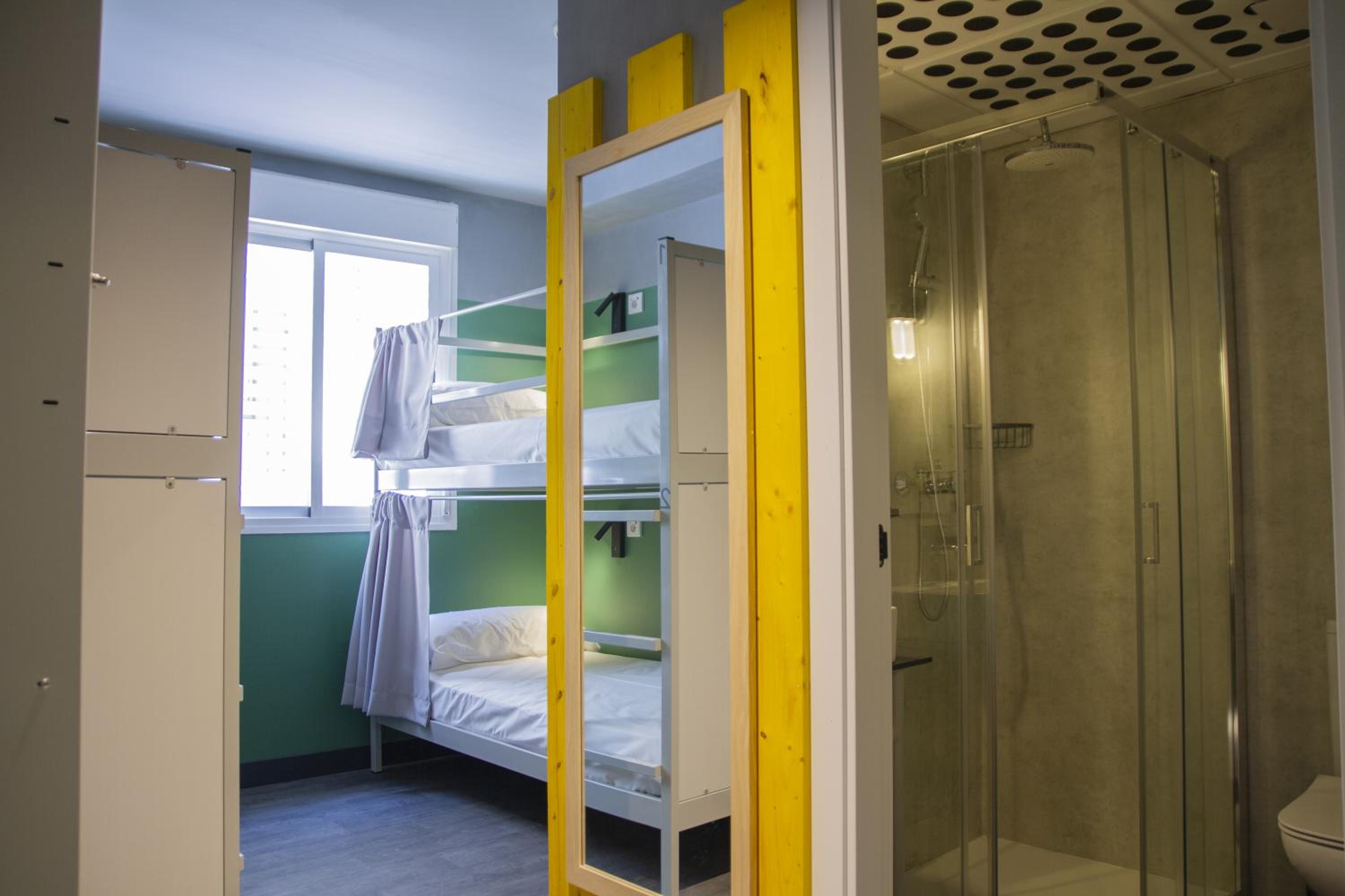 Bed in 8-Bed Mixed Dormitory Room with Private Bathroom
