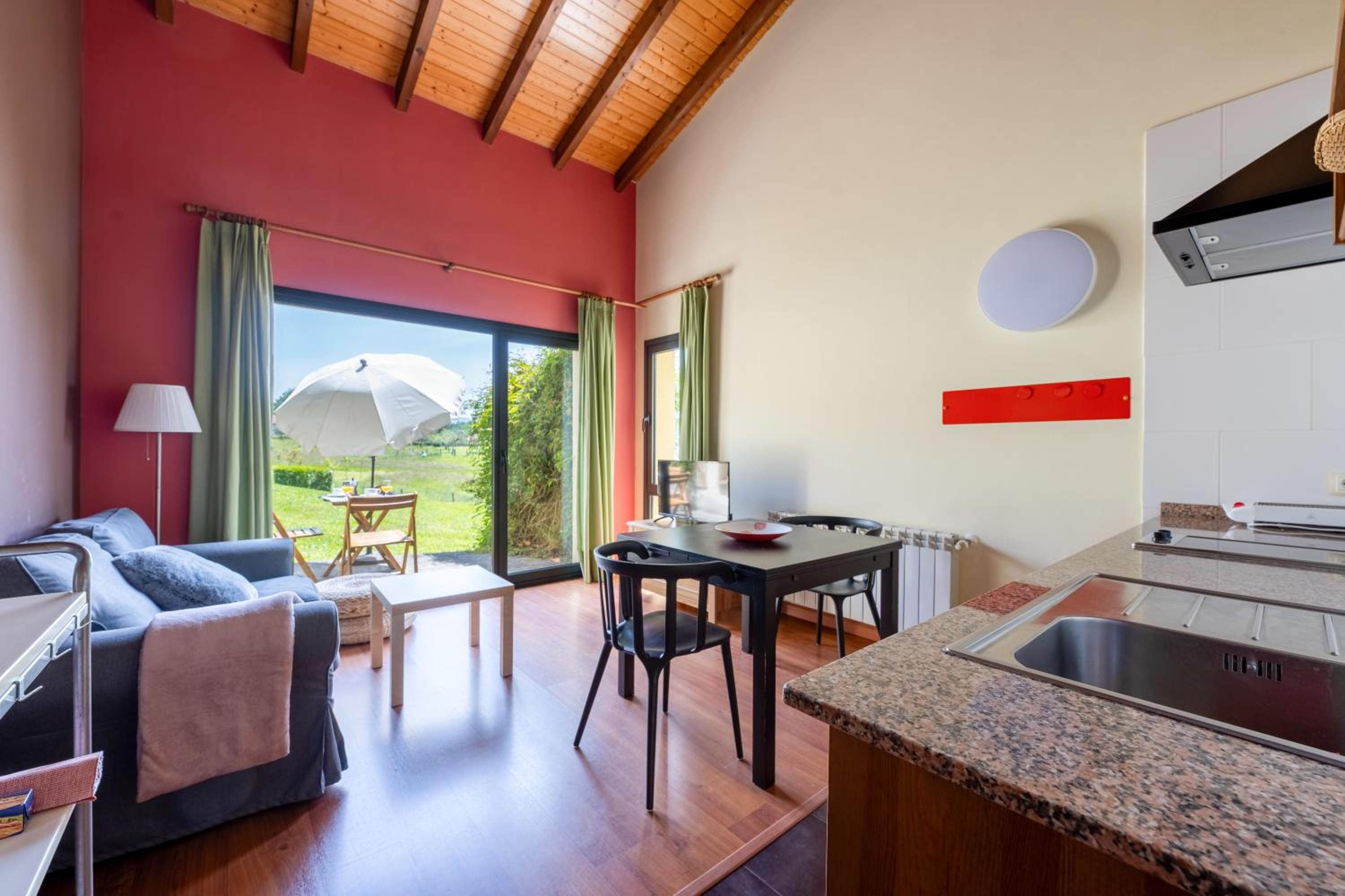 Apartamento de una habitación con vista al jardín