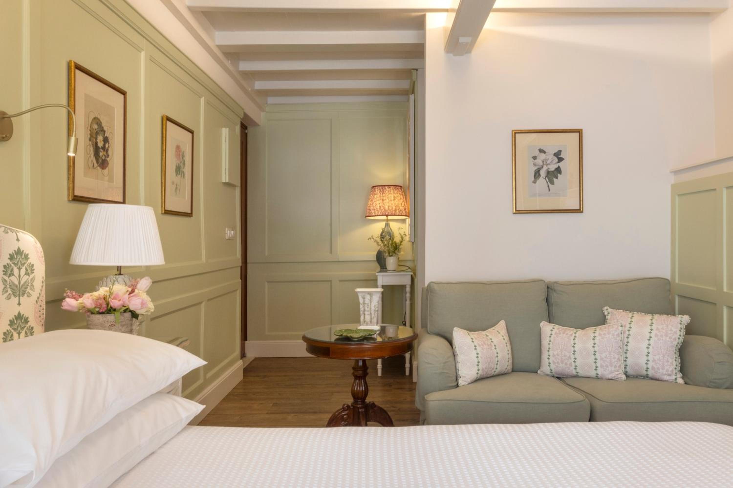 Standard Twin Room - Photo 15