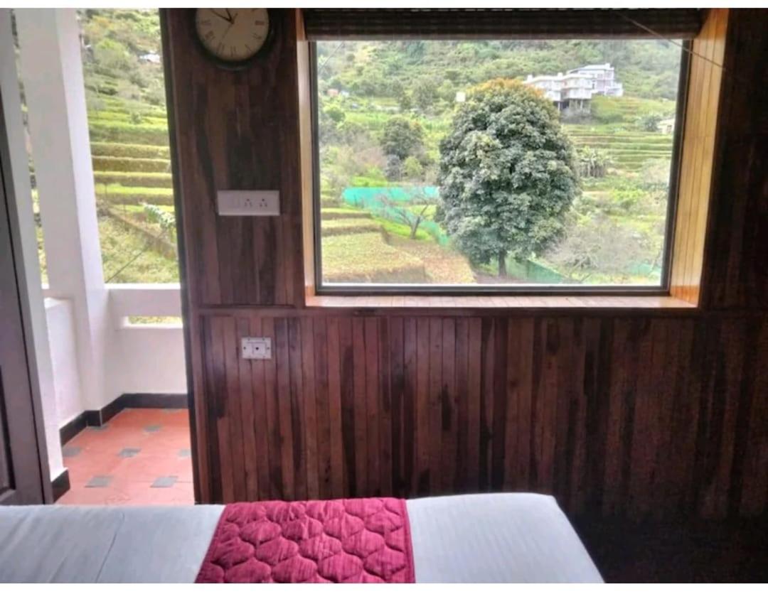Deluxe Double Room with Balcony - Photo 5