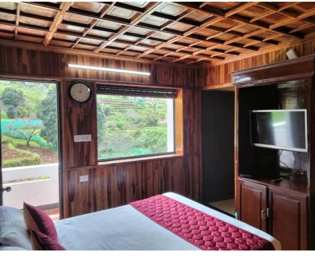 Deluxe Double Room with Balcony - Photo 4