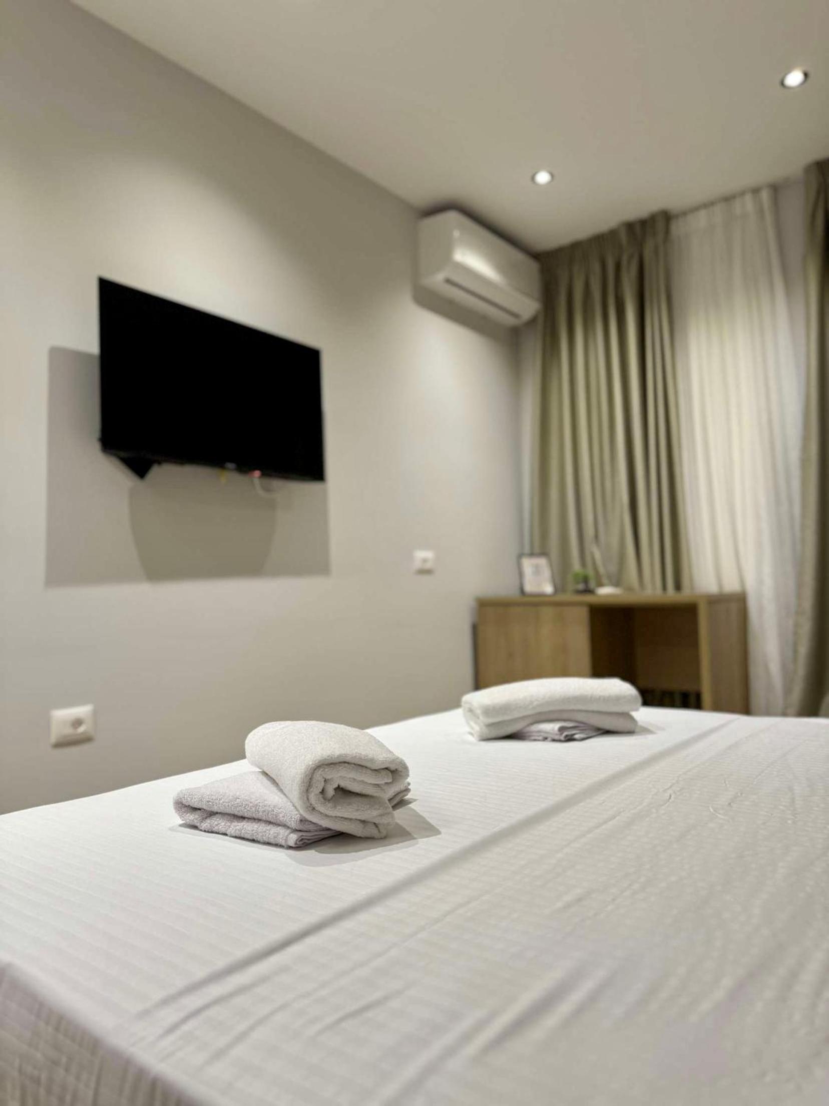 Studio Apartment With King Bed photo 2