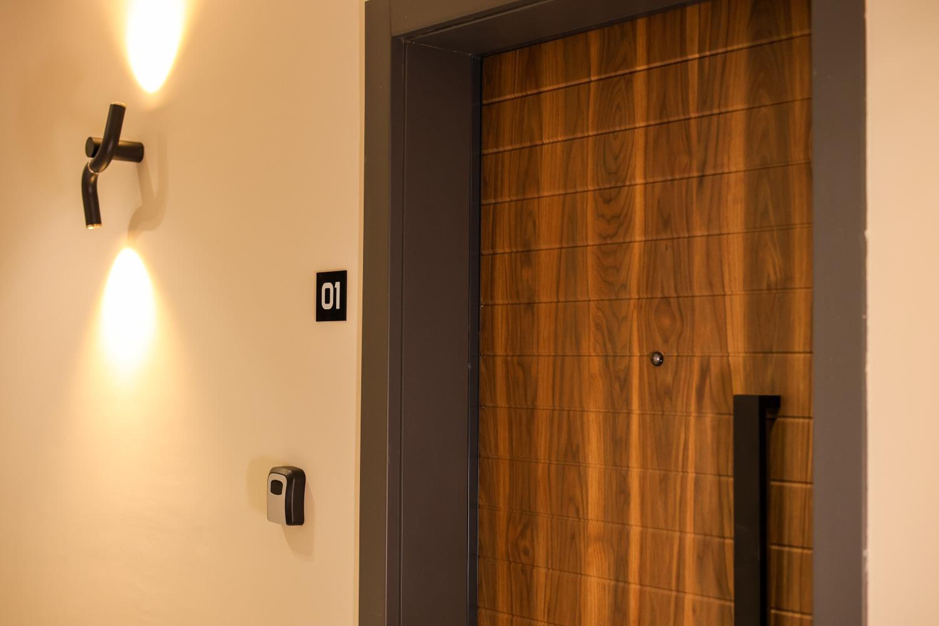 Studio Apartment With Balcony photo 3
