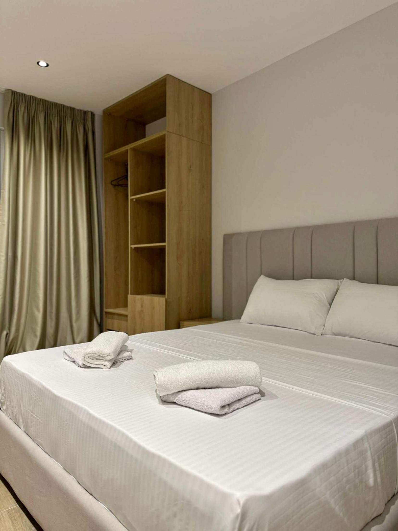 Studio Apartment With King Bed