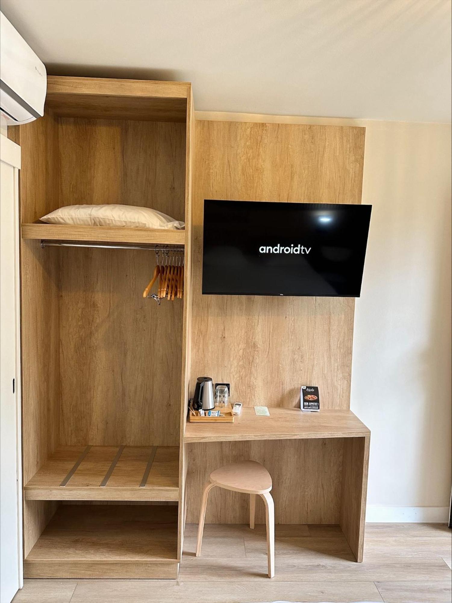 Double Or Twin Room (1 Double Bed And 1 Single Bed)