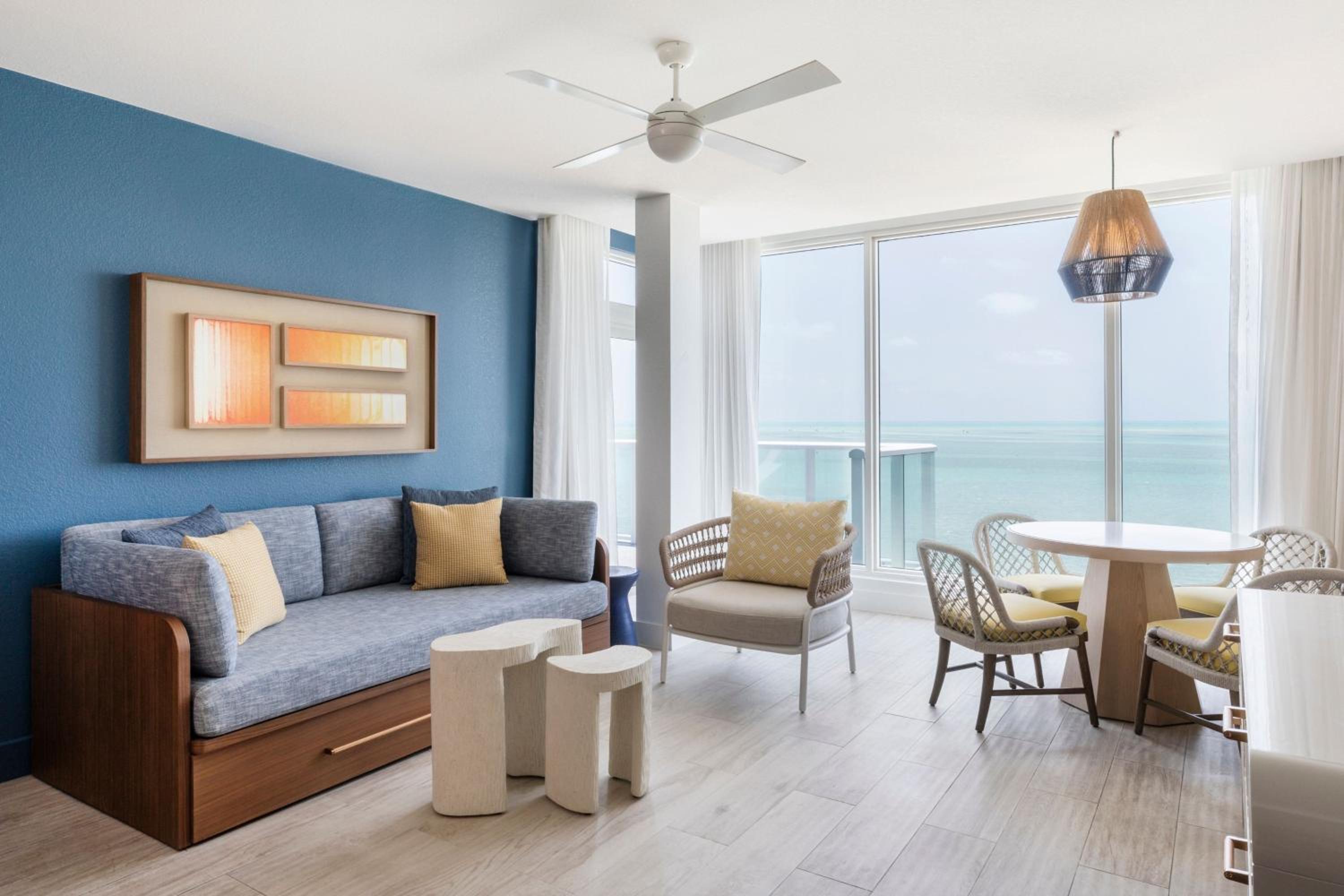 Reef King Suite With Sofa Bed, Oceanfront And Balcony