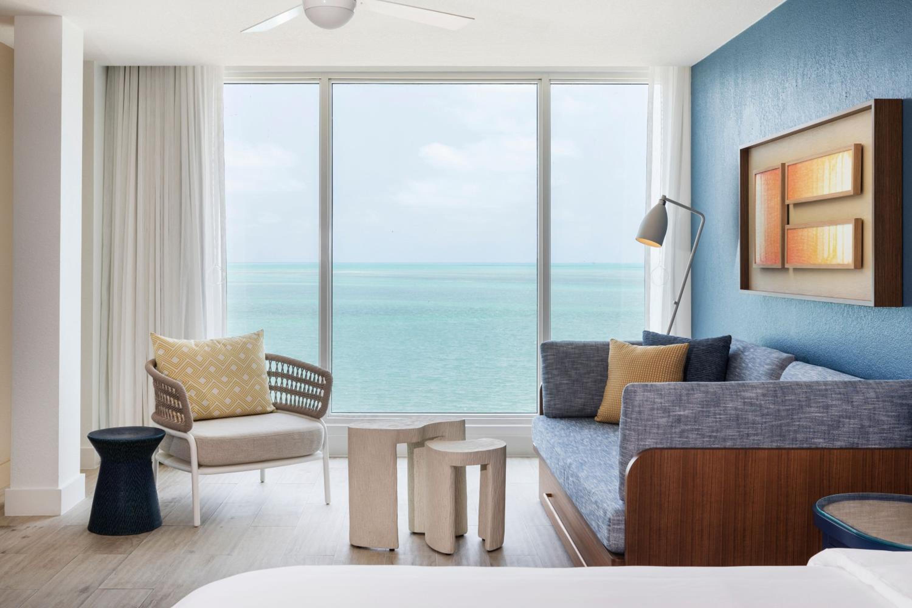 Reef King Suite With Sofa Bed, Oceanfront And Balcony