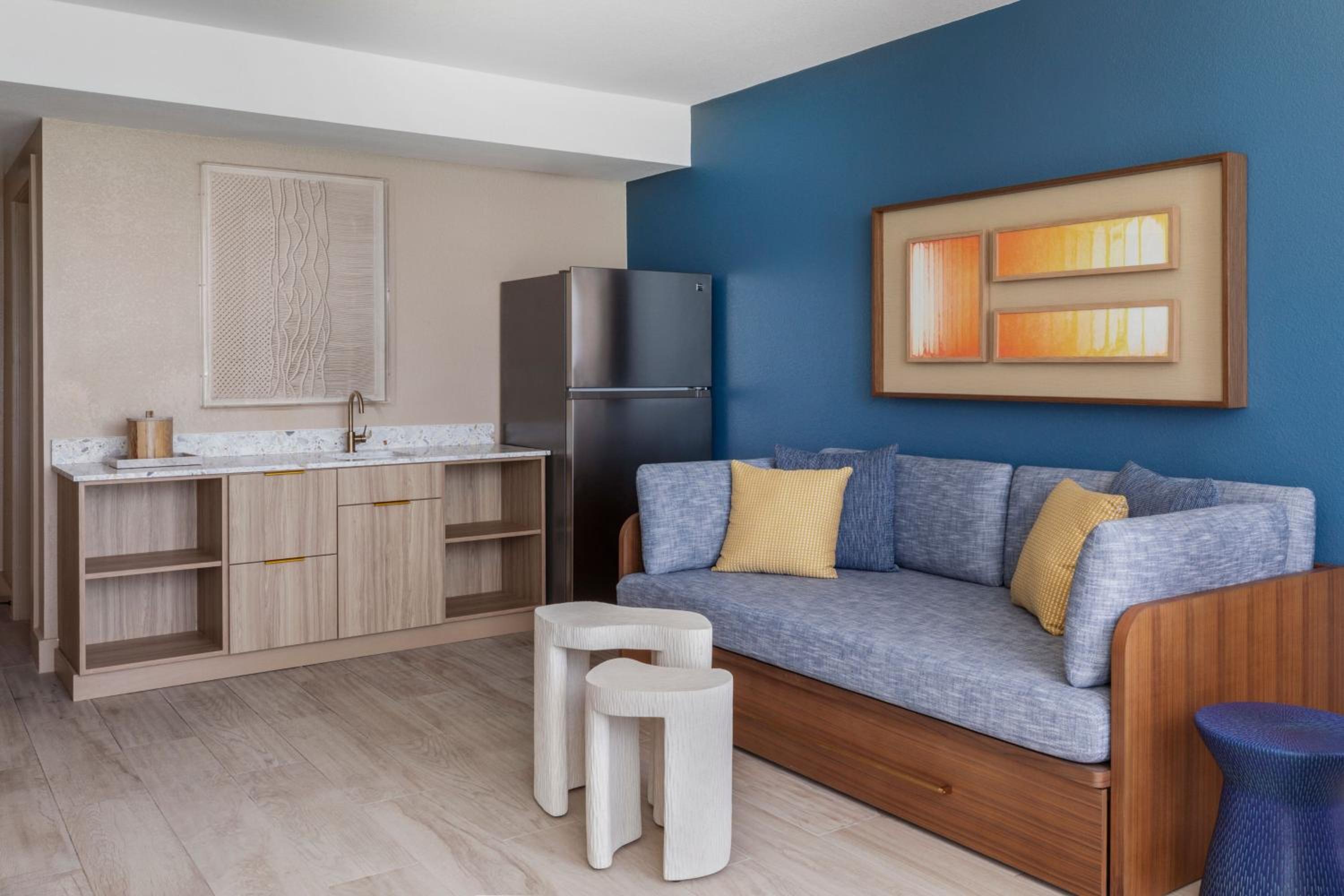 Reef King Suite With Sofa Bed, Oceanfront And Balcony