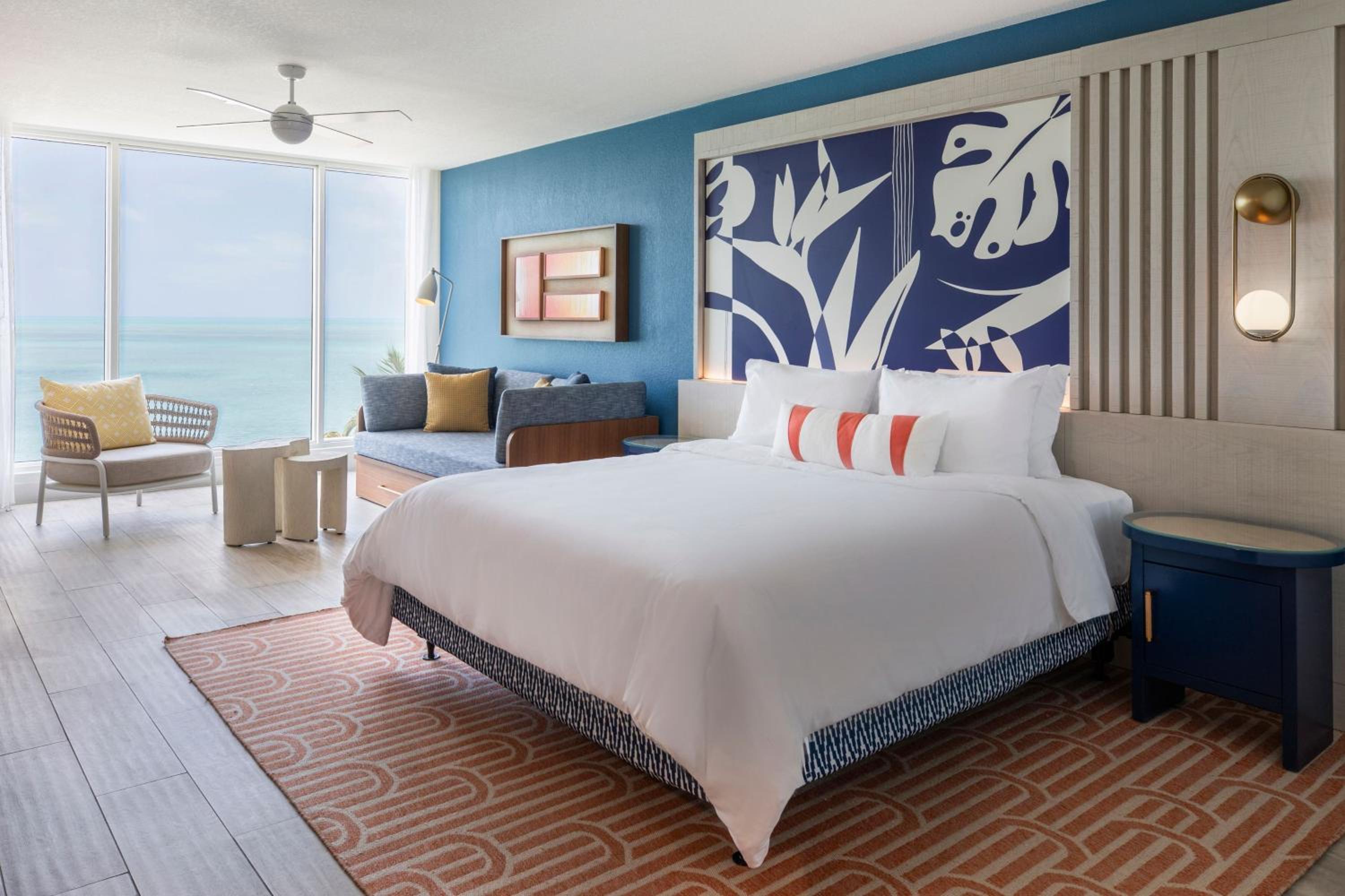 Junior King Suite With Oceanfront And Sofa Bed