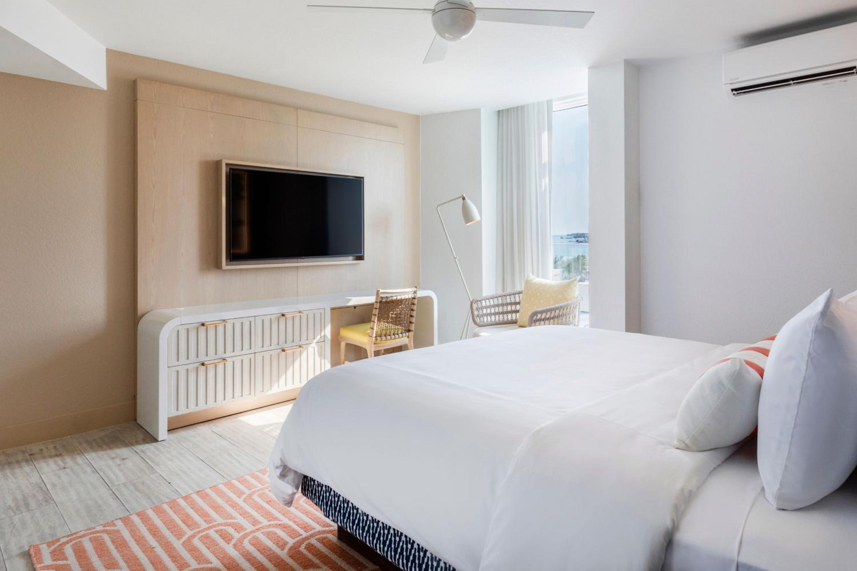 Three Waters King Suite With Sofa Bed And Oceanfront