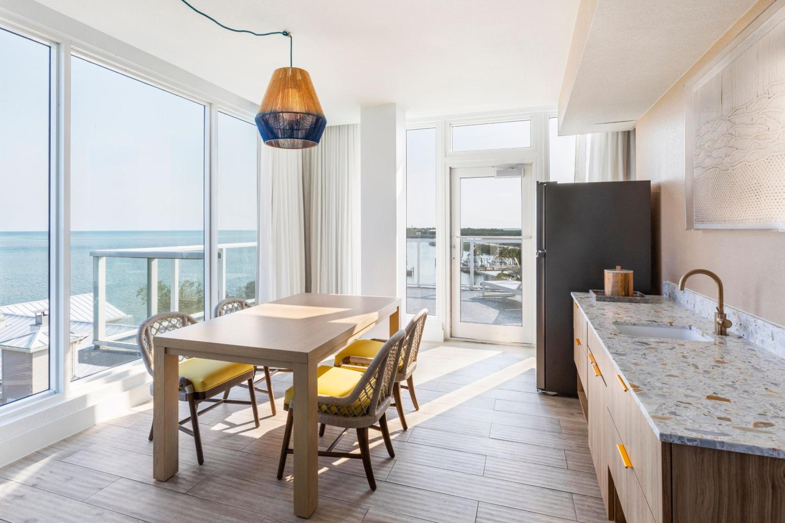 Three Waters King Suite With Sofa Bed And Oceanfront